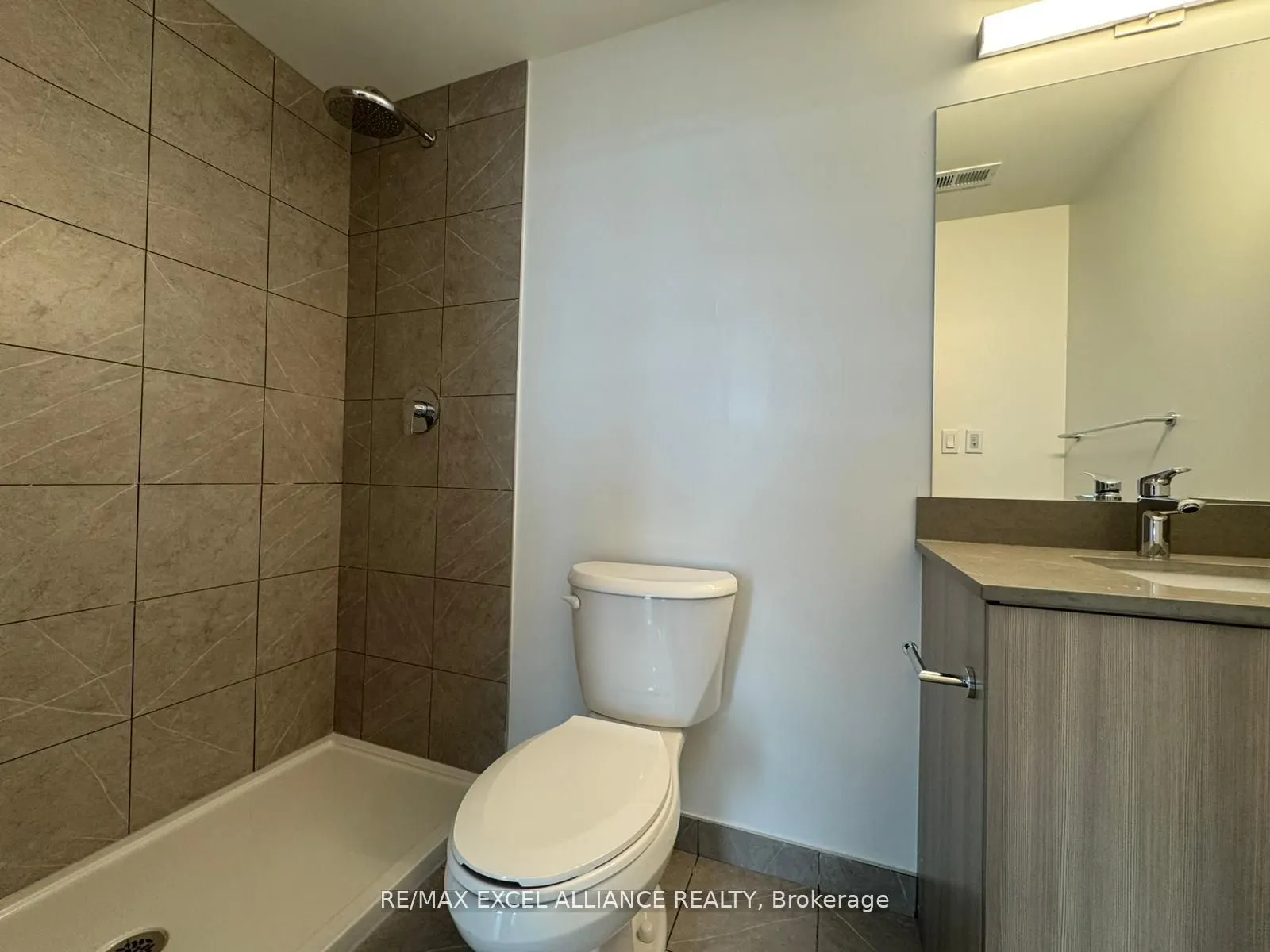 1005 Dundas Street E, #817