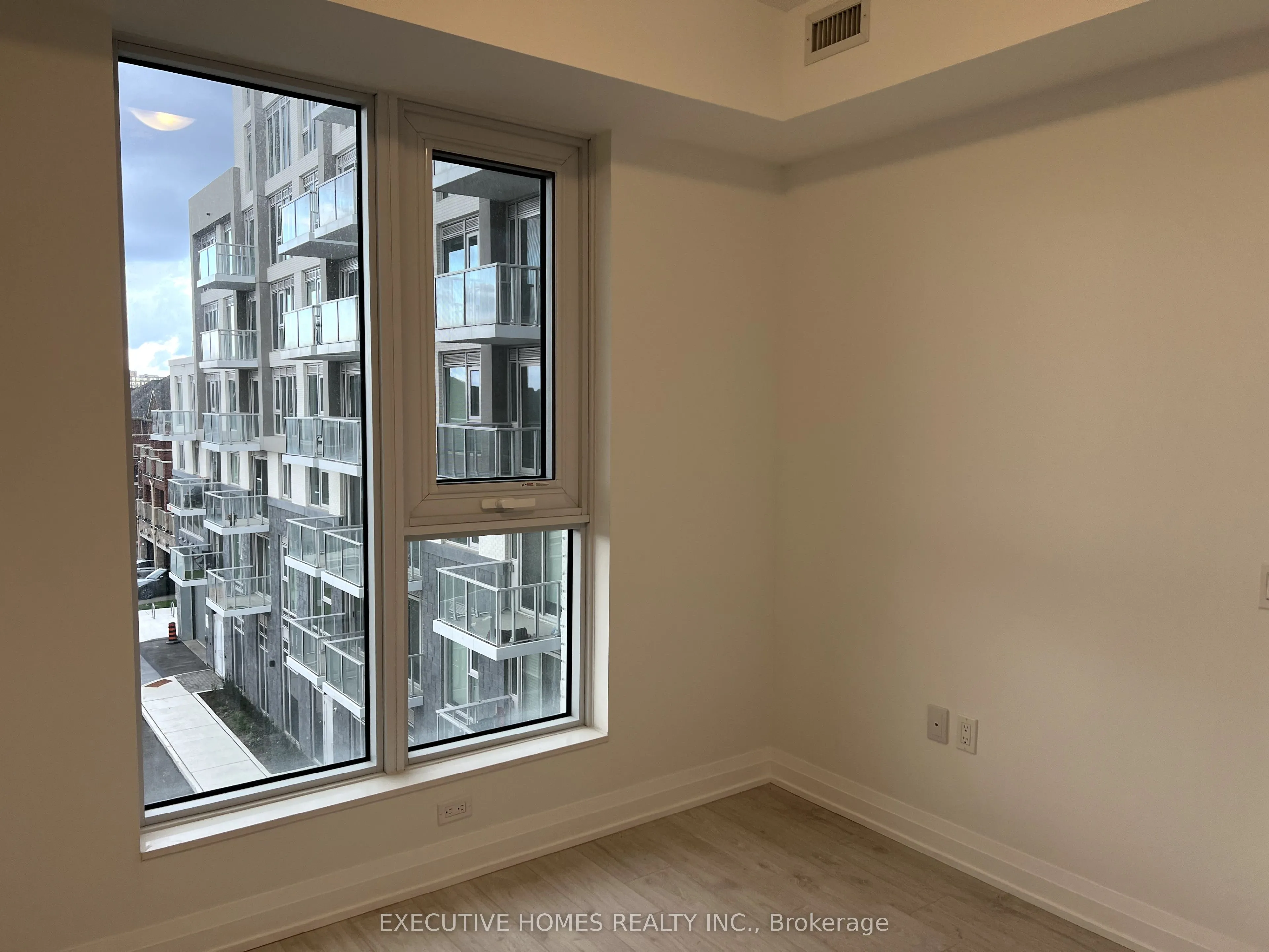 421 Silver Maple Road, #427