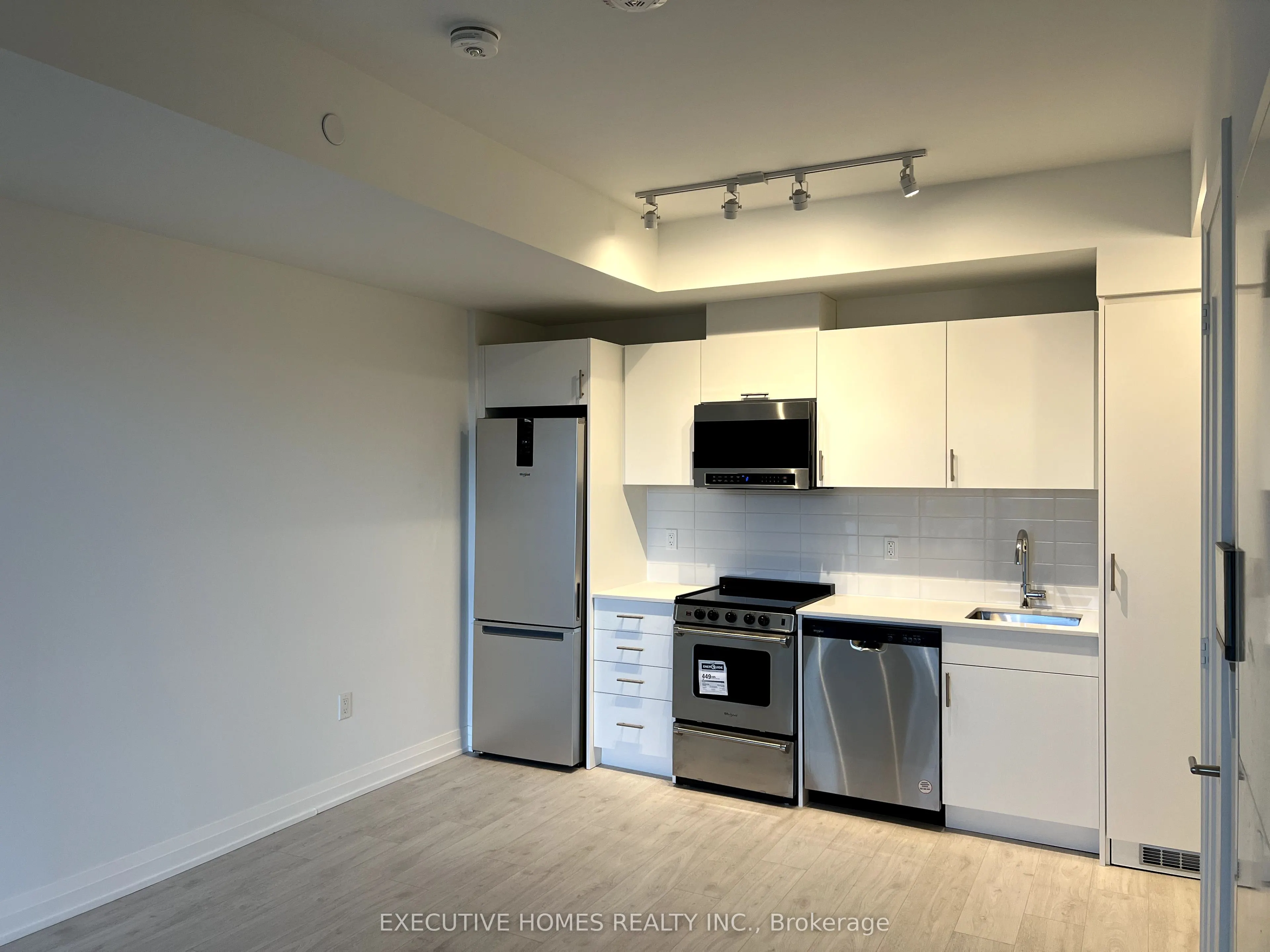 421 Silver Maple Road, #427