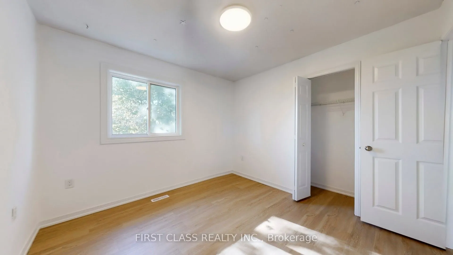 1180 Shagbark Crescent