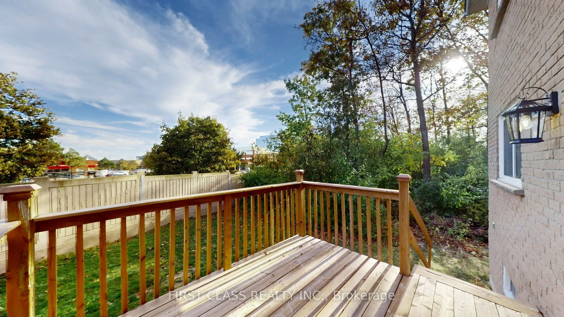 1180 Shagbark Crescent