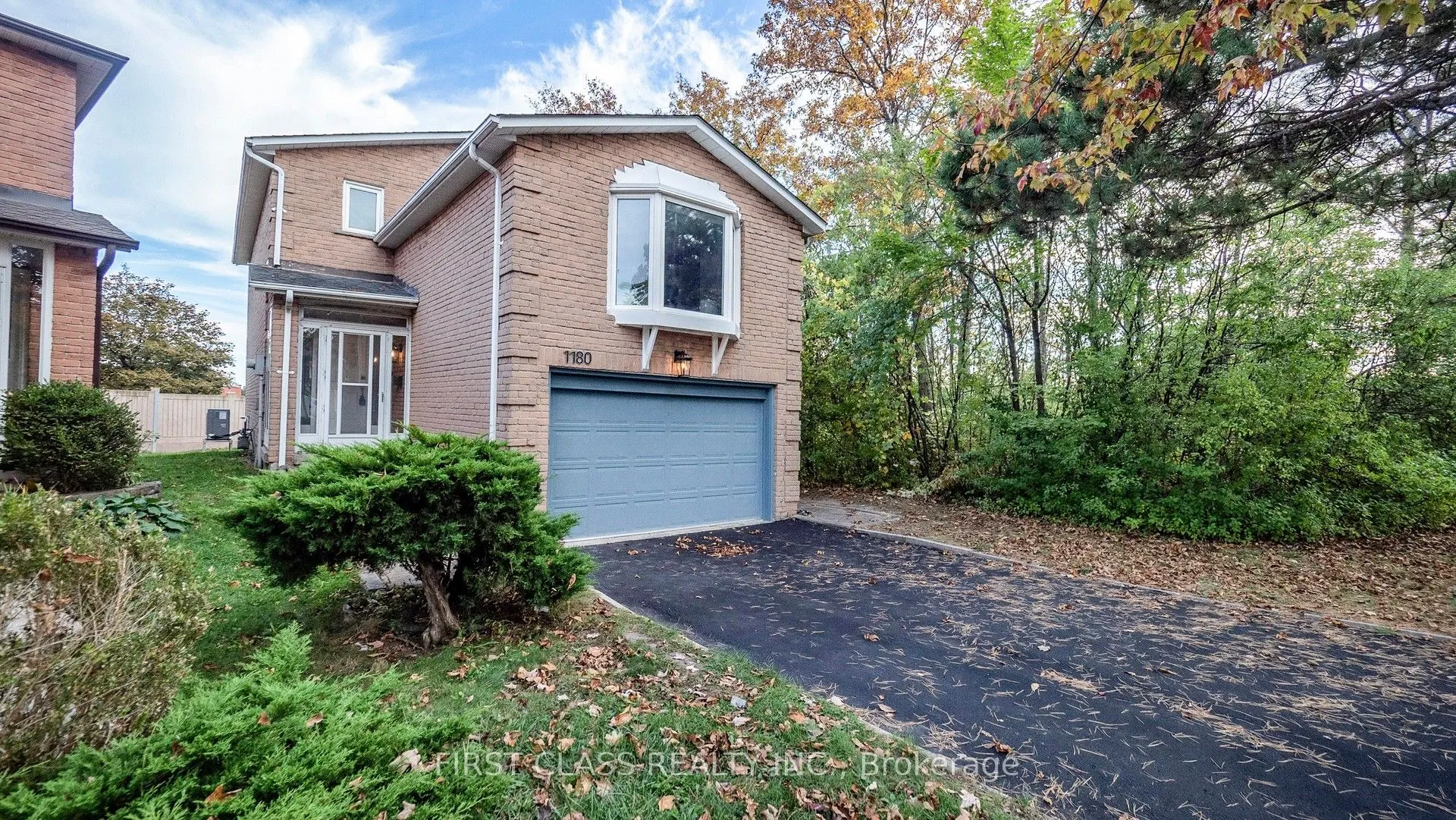 1180 Shagbark Crescent