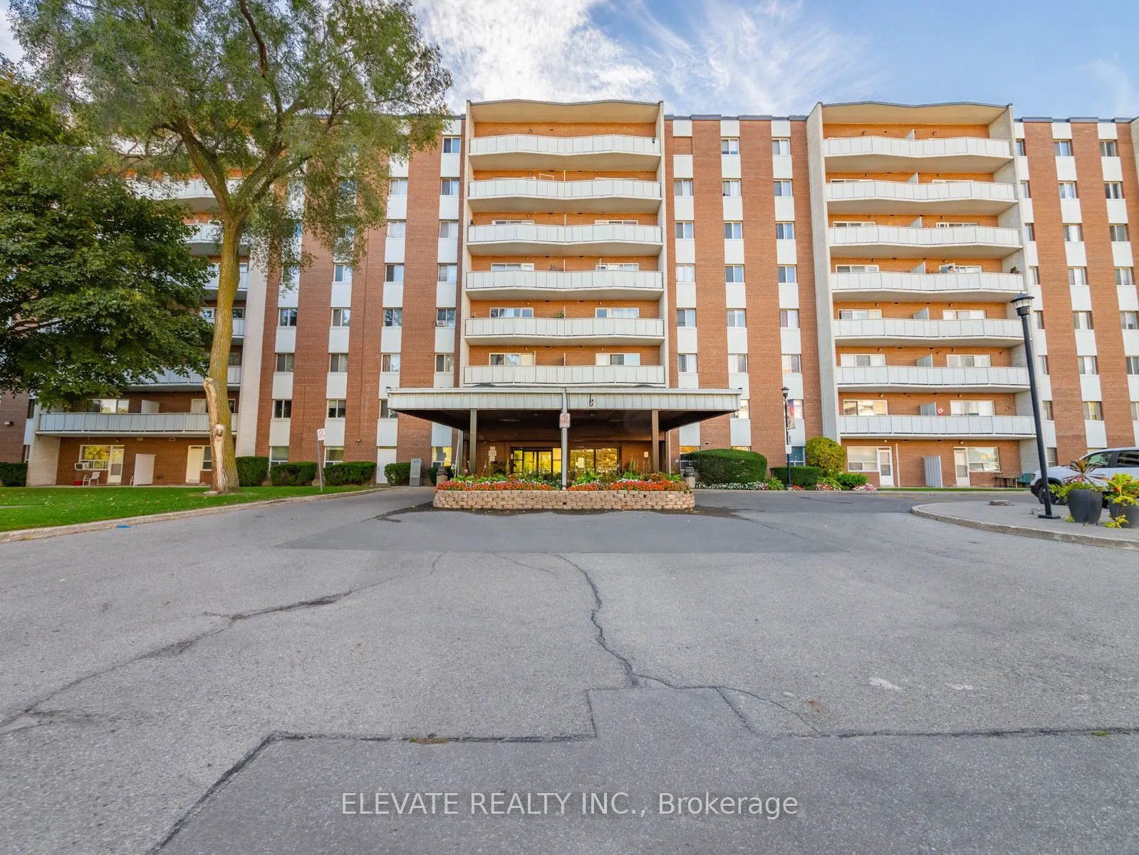 1660 Bloor Street E, #612