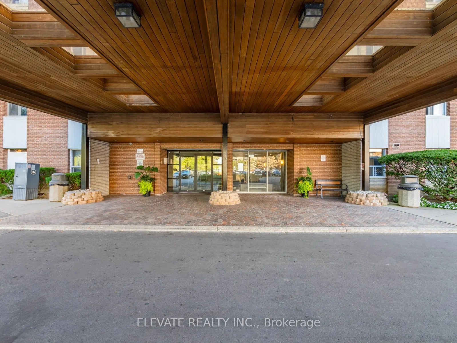 1660 Bloor Street E, #612