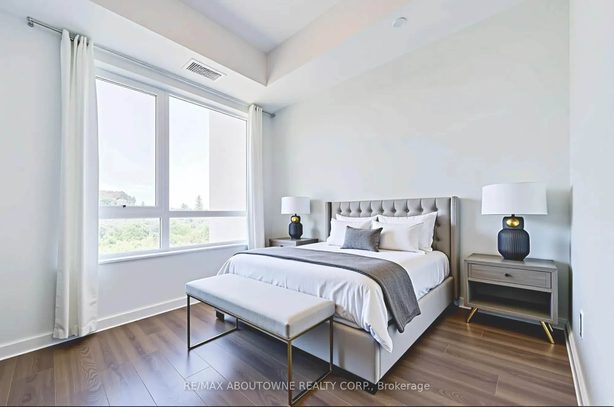 395 Dundas Street W, #234