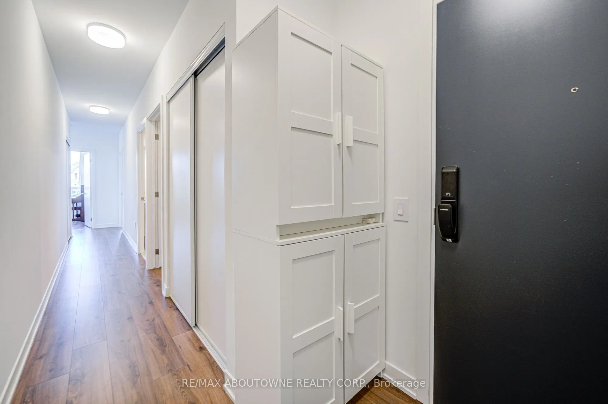 395 Dundas Street W, #234