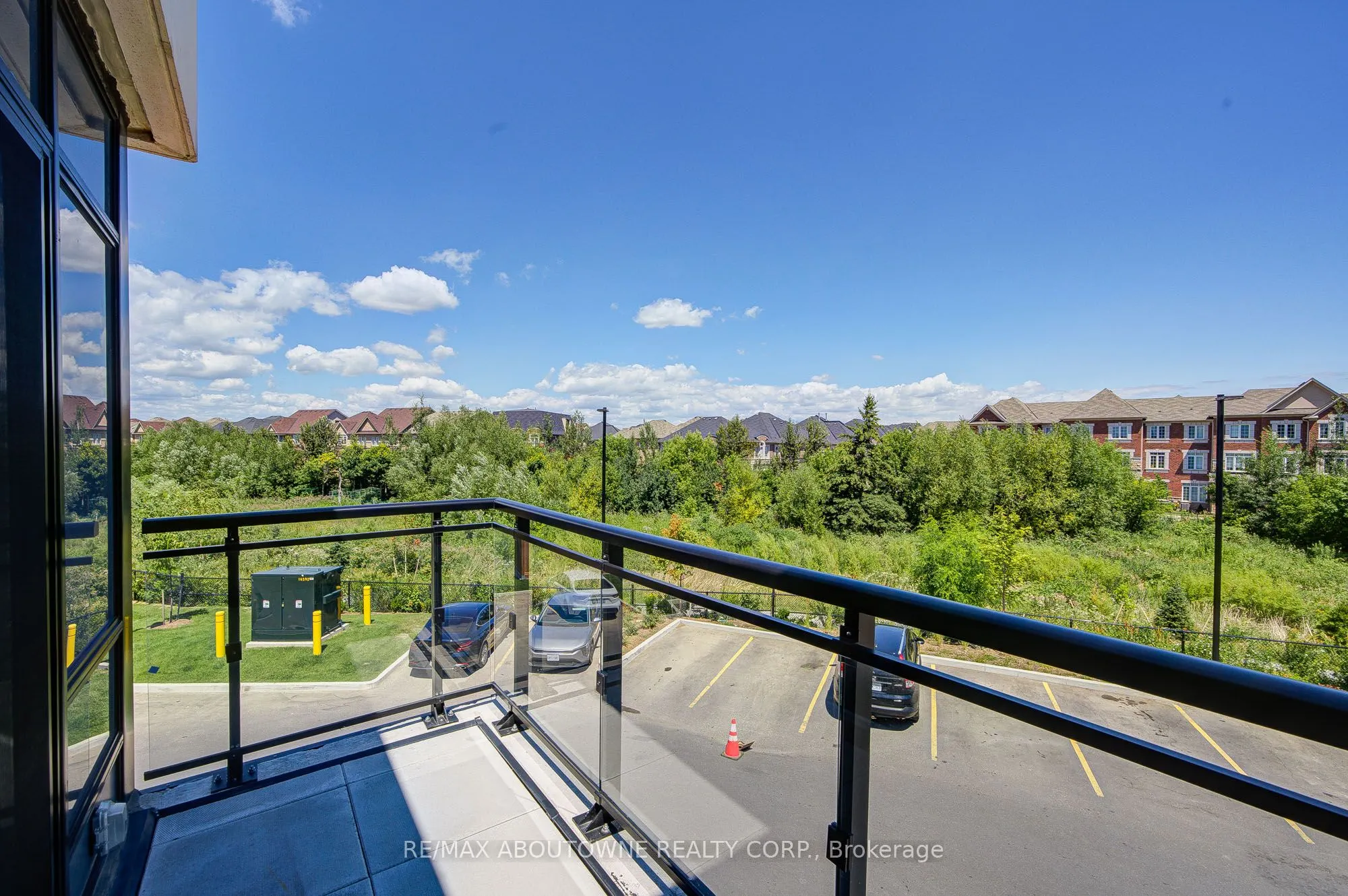 395 Dundas Street W, #234