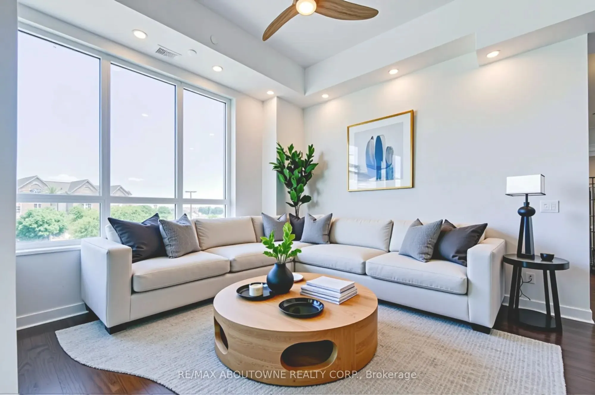 395 Dundas Street W, #234