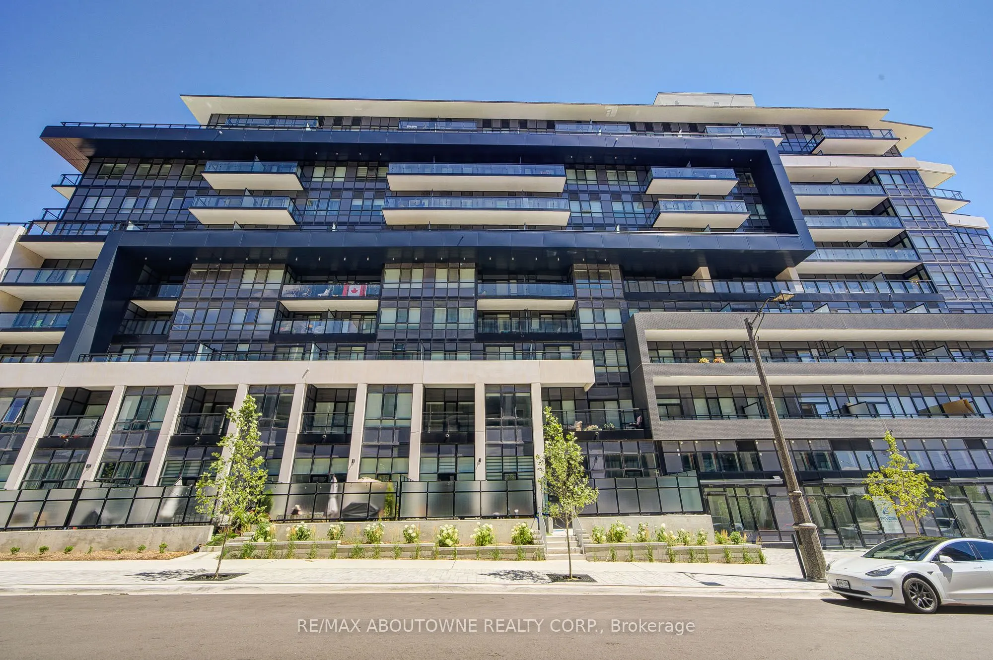 395 Dundas Street W, #234