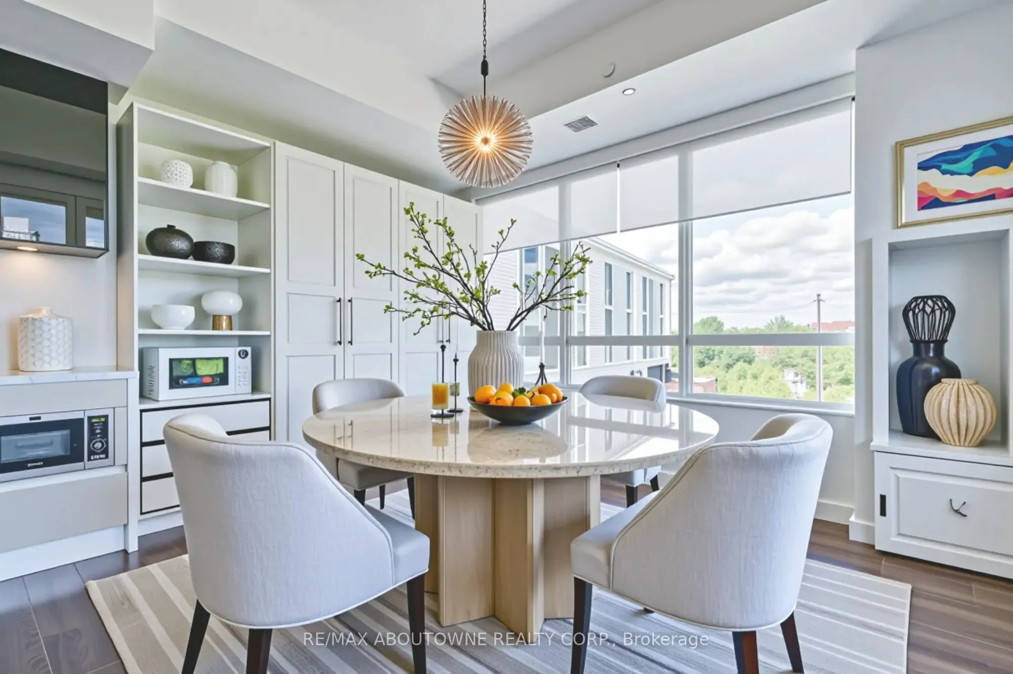 395 Dundas Street W, #234