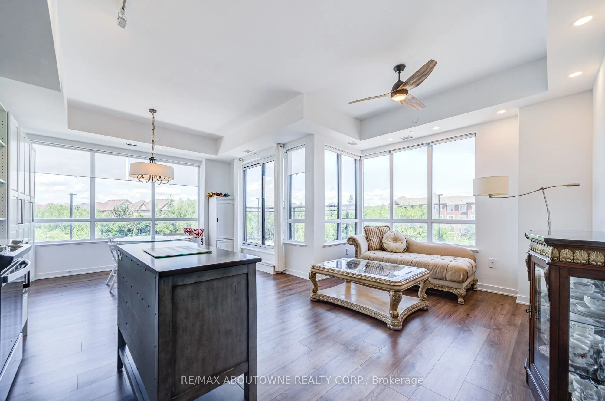 395 Dundas Street W, #234