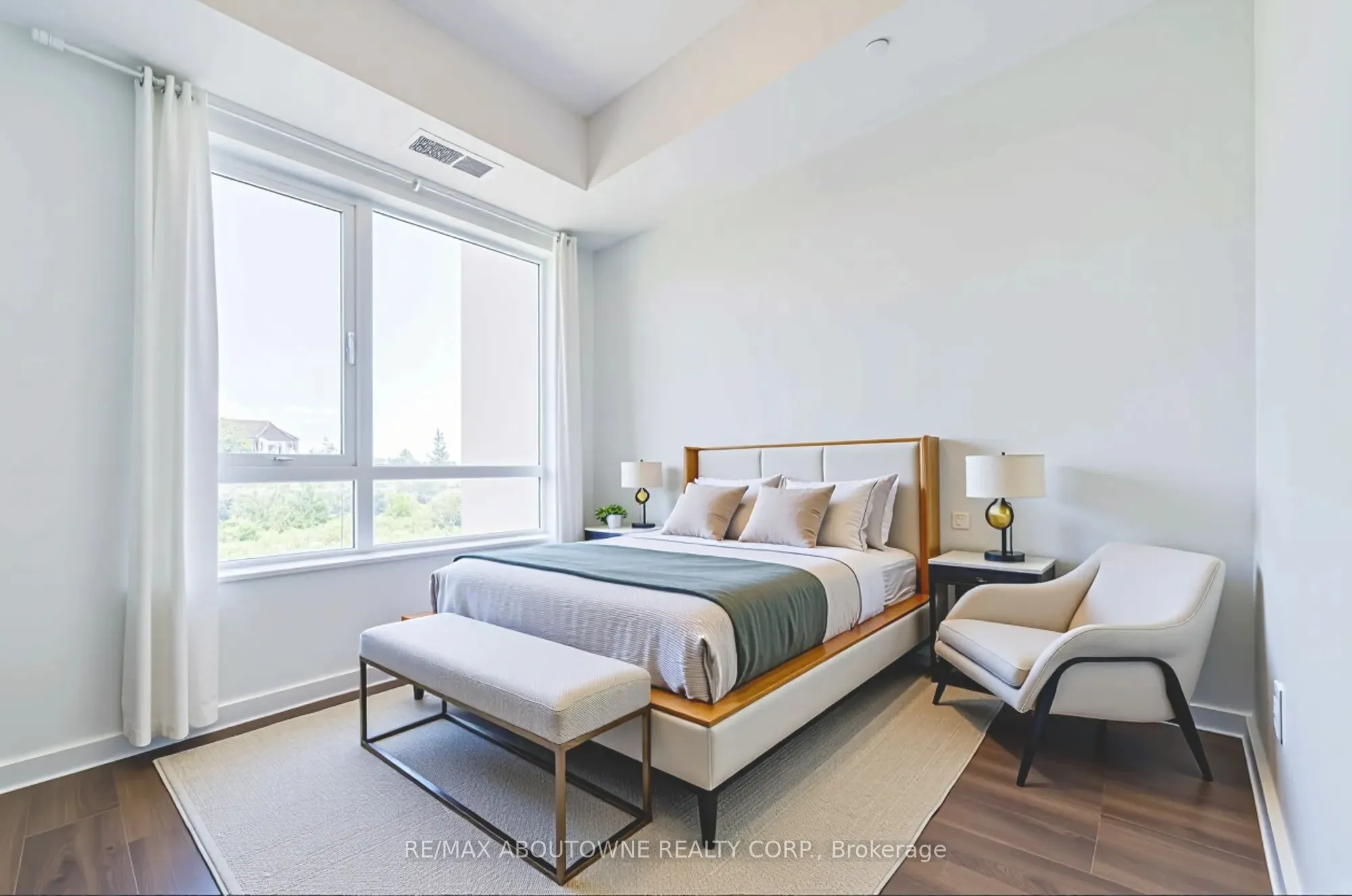 395 Dundas Street W, #234