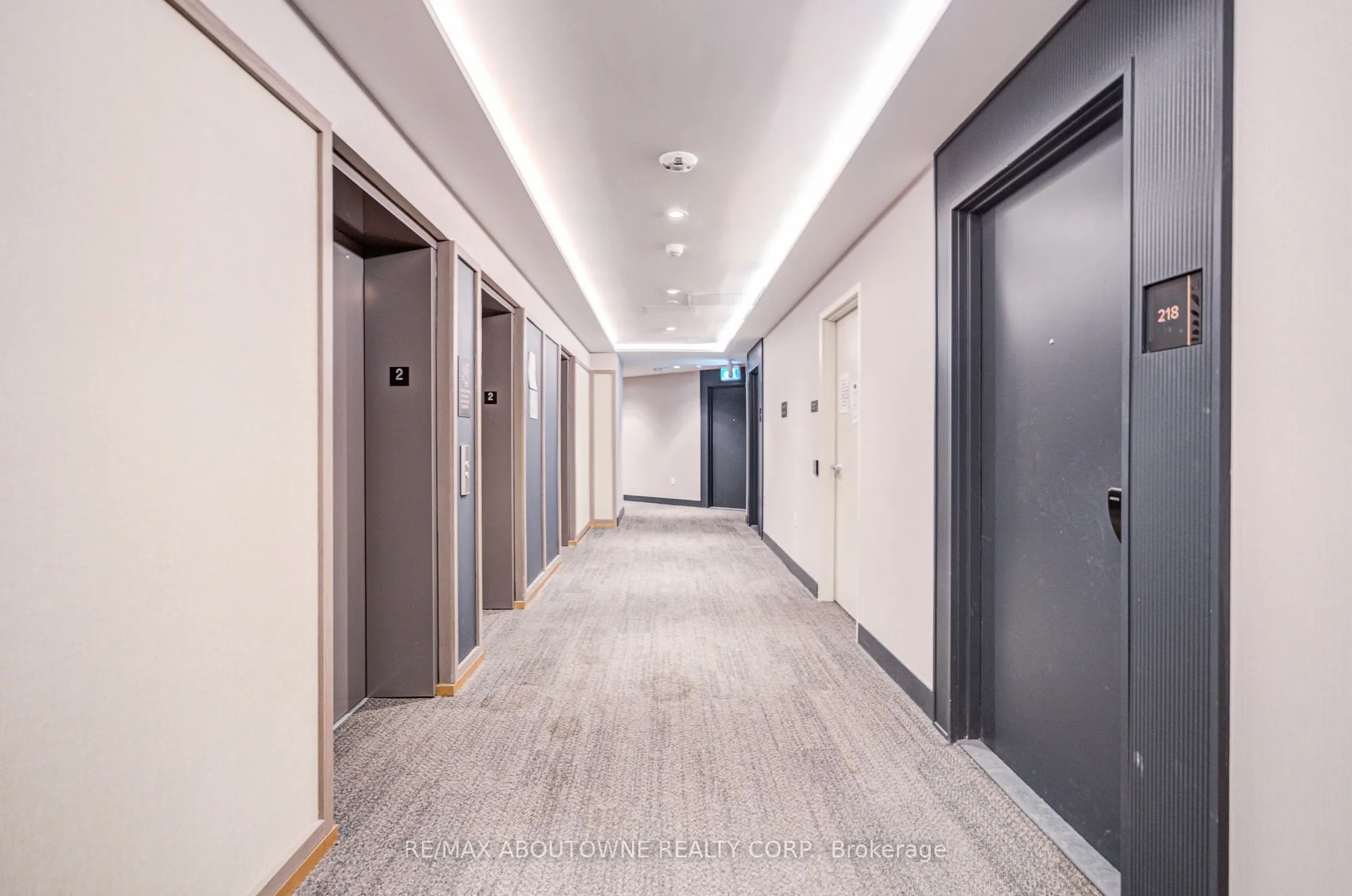 395 Dundas Street W, #234