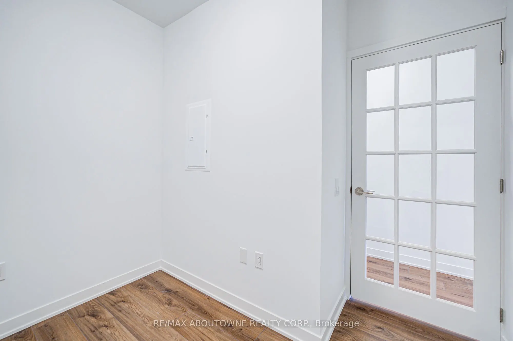 395 Dundas Street W, #234