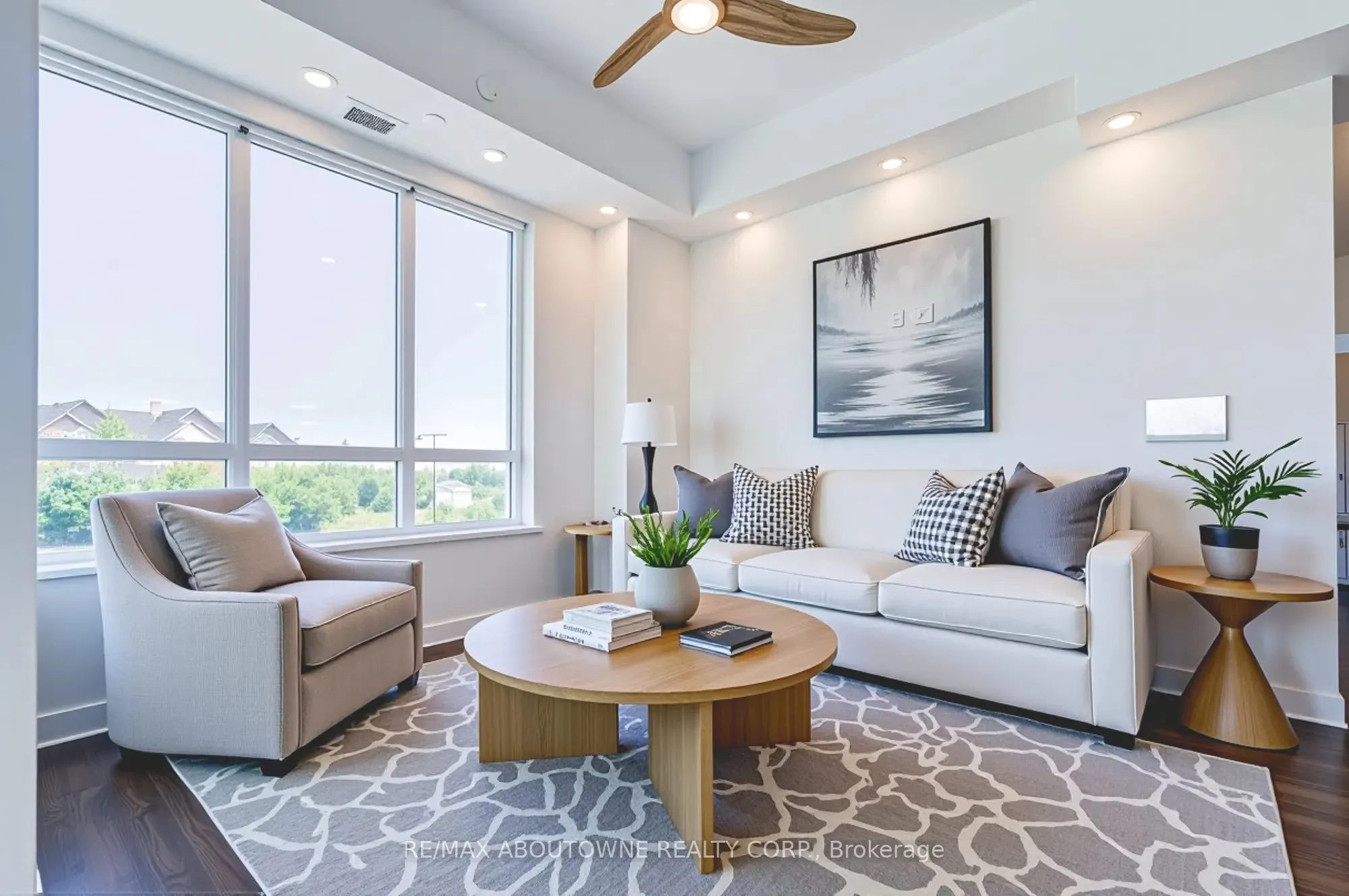 395 Dundas Street W, #234