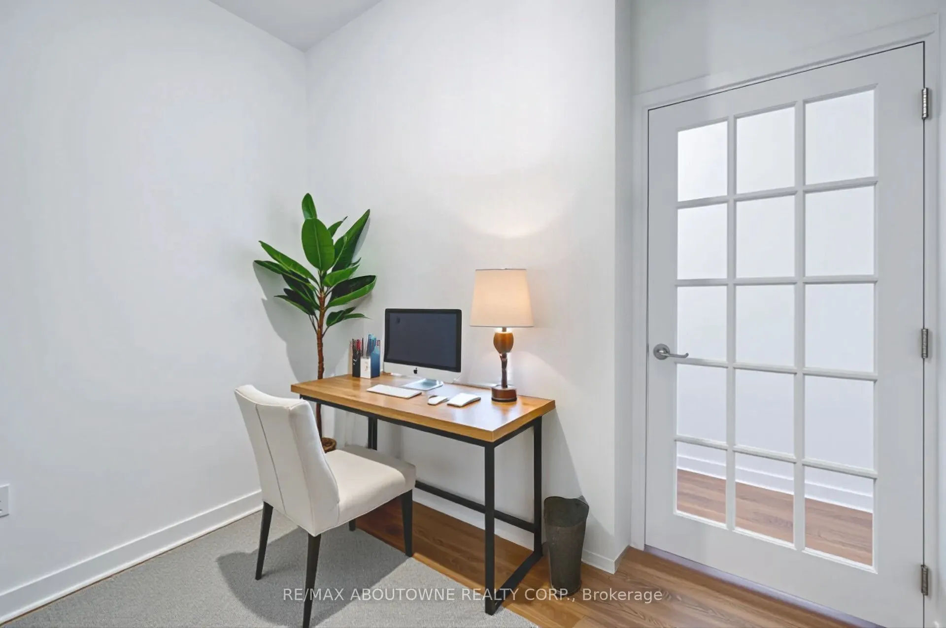395 Dundas Street W, #234