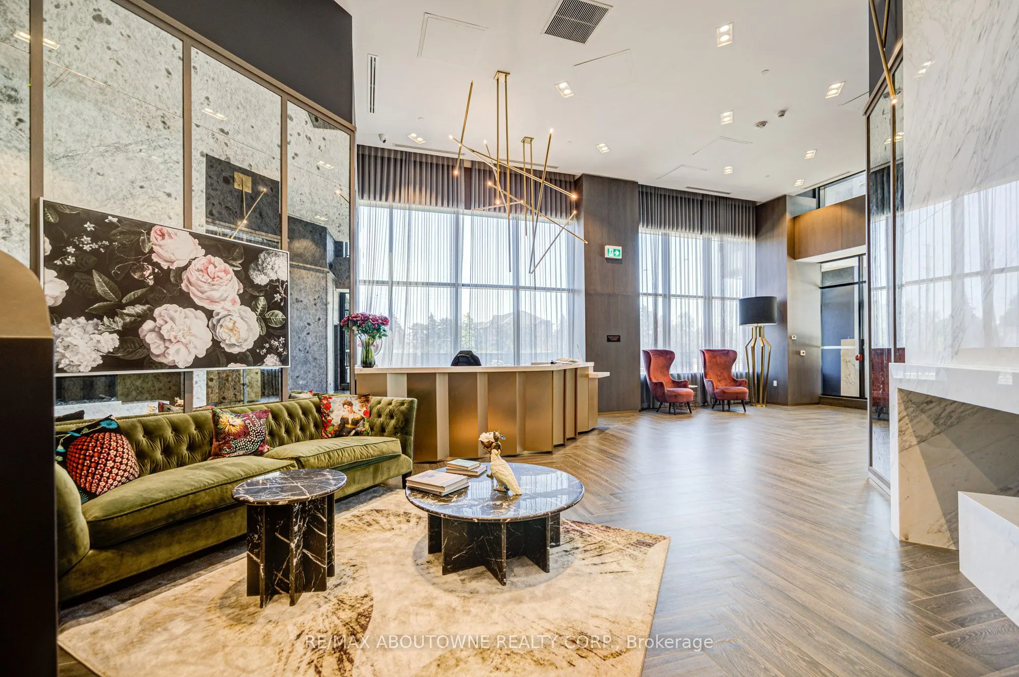 395 Dundas Street W, #234