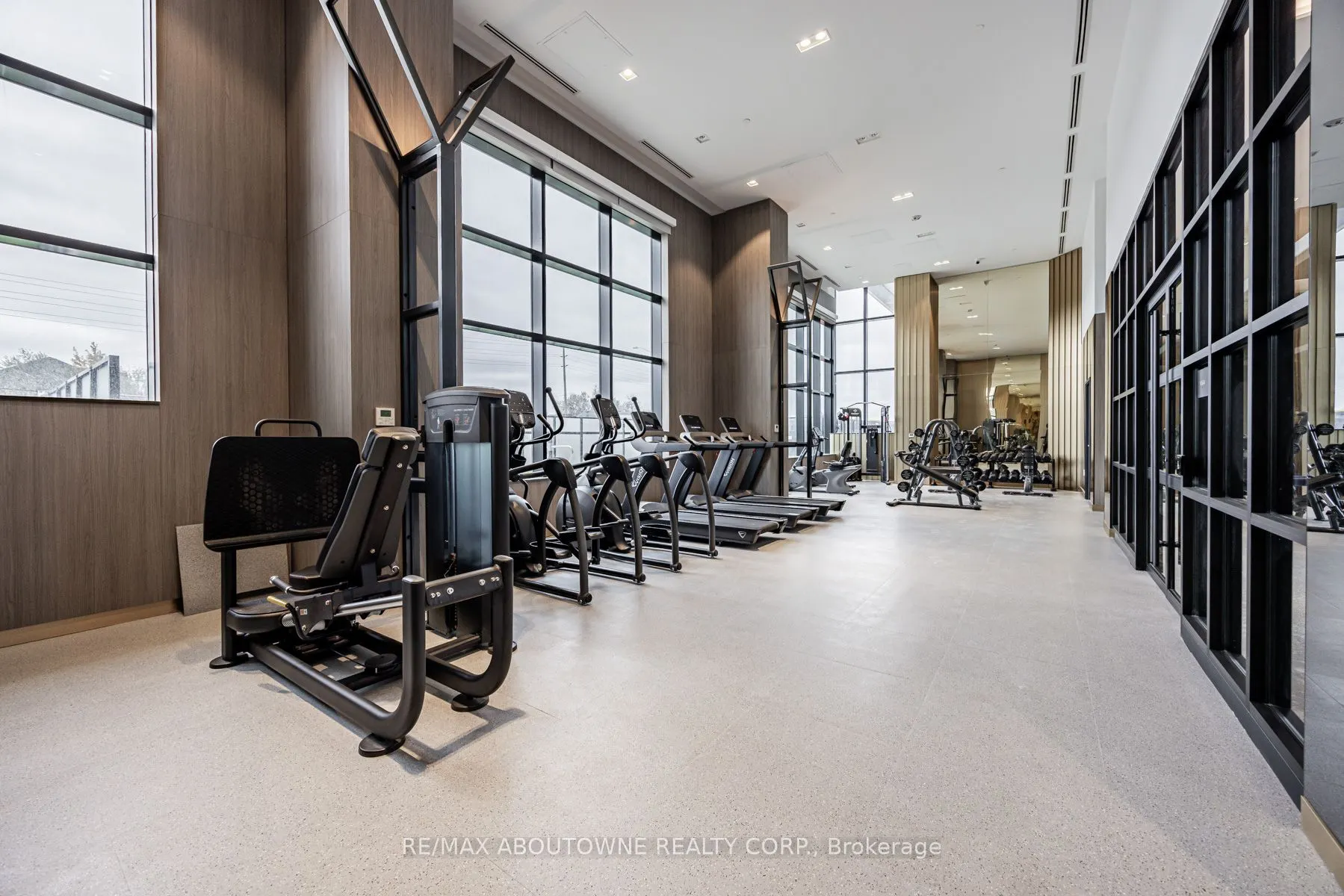 395 Dundas Street W, #234