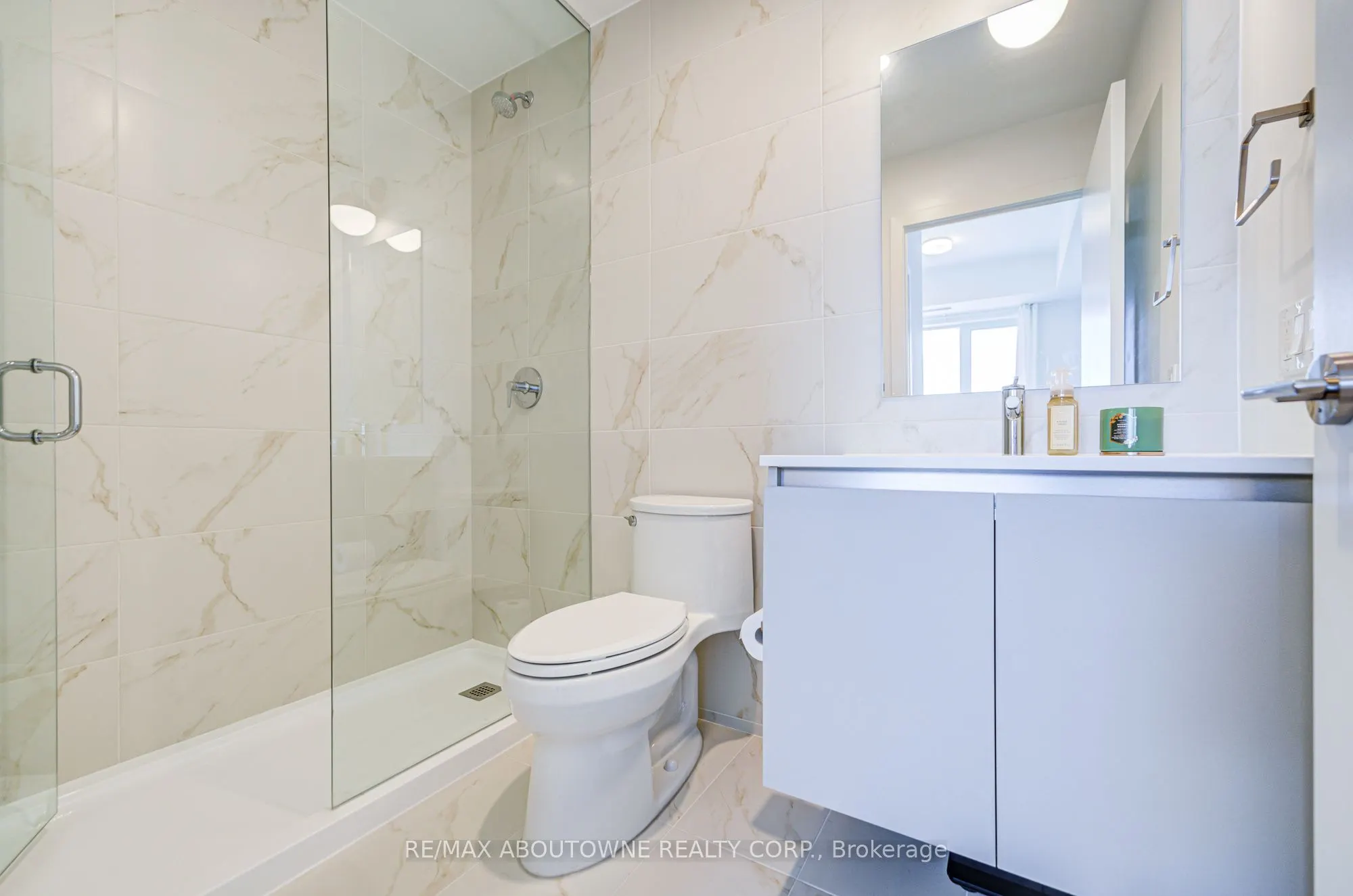 395 Dundas Street W, #234