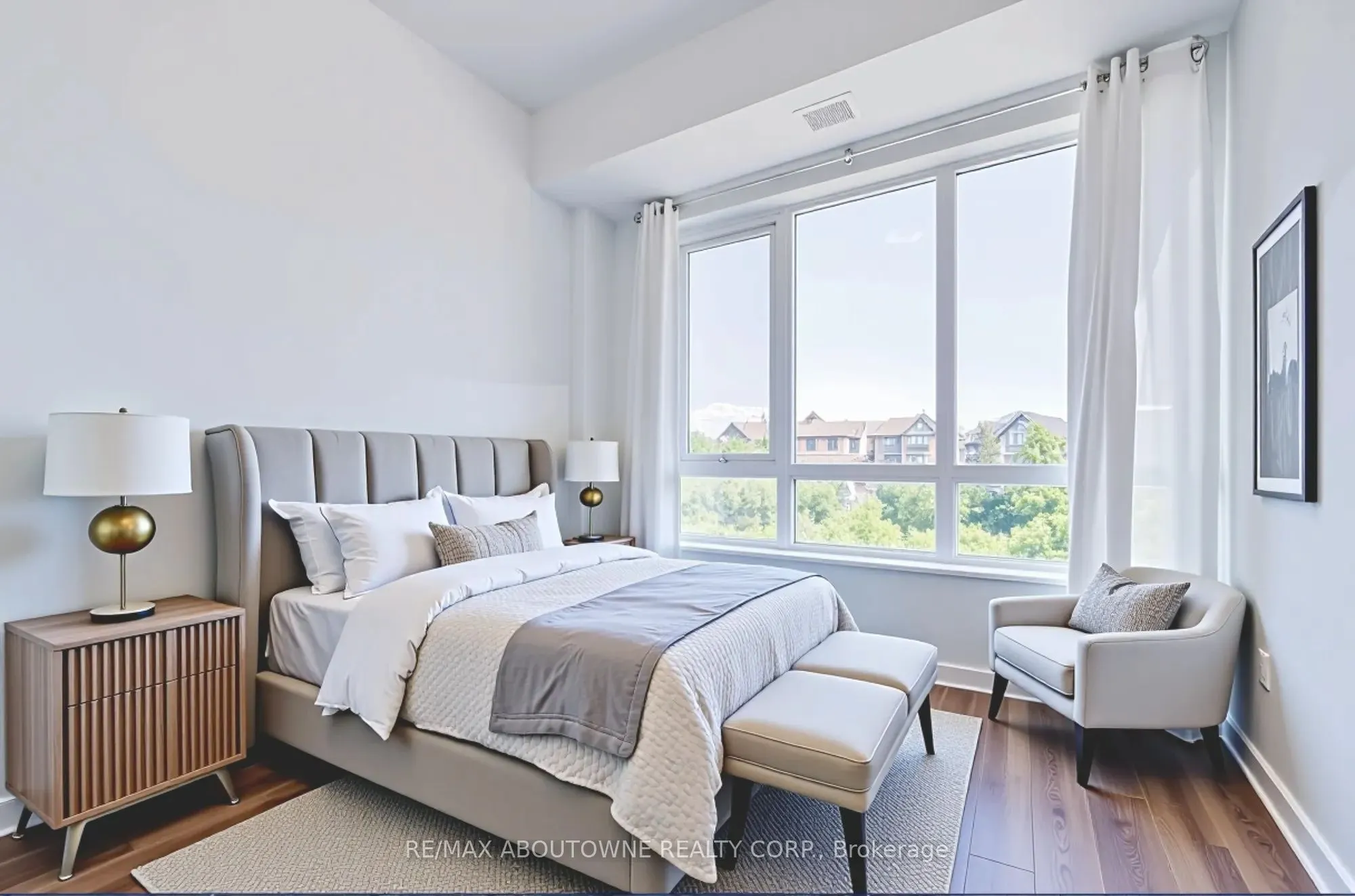395 Dundas Street W, #234
