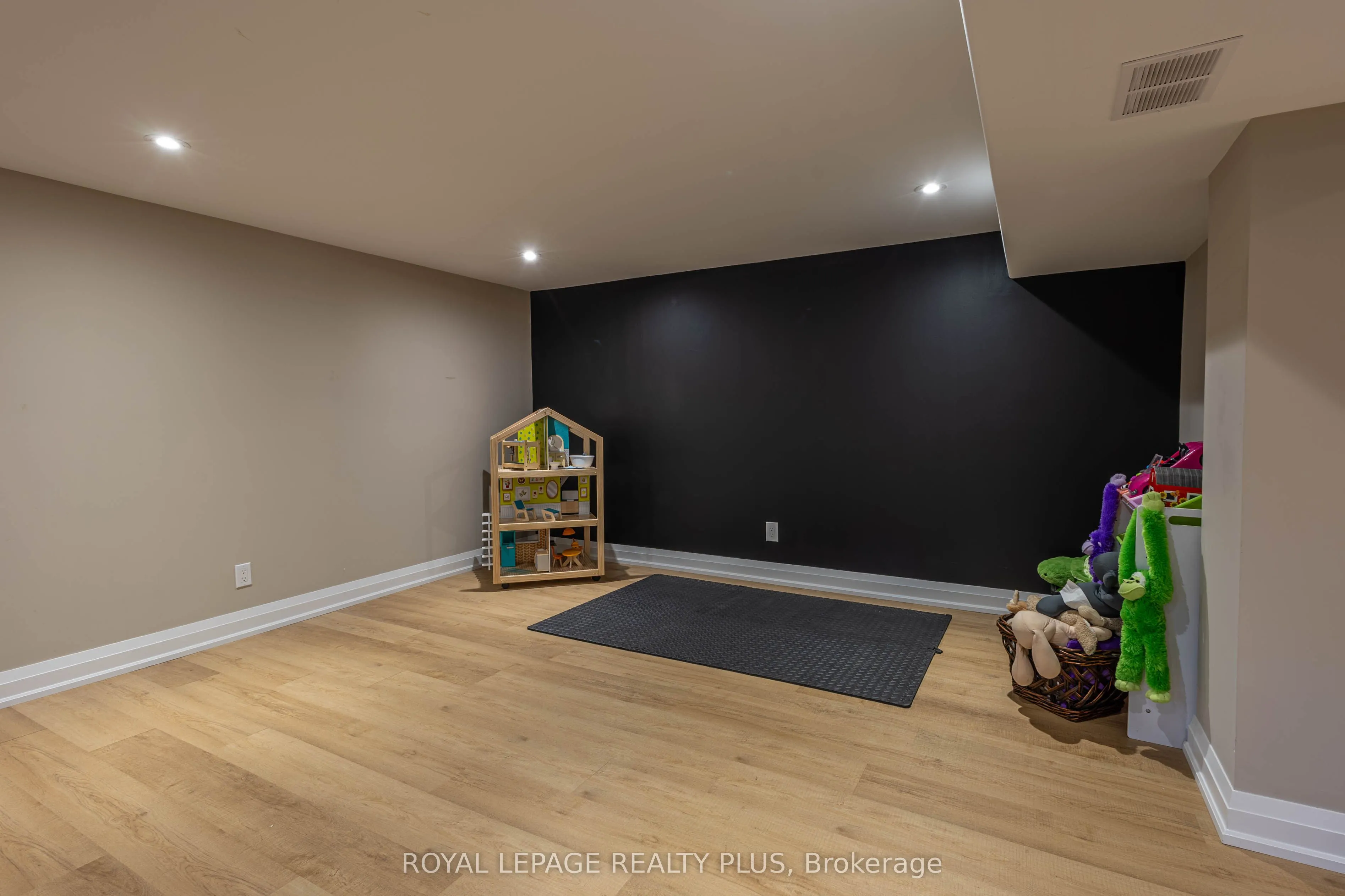 884 Eagle Drive