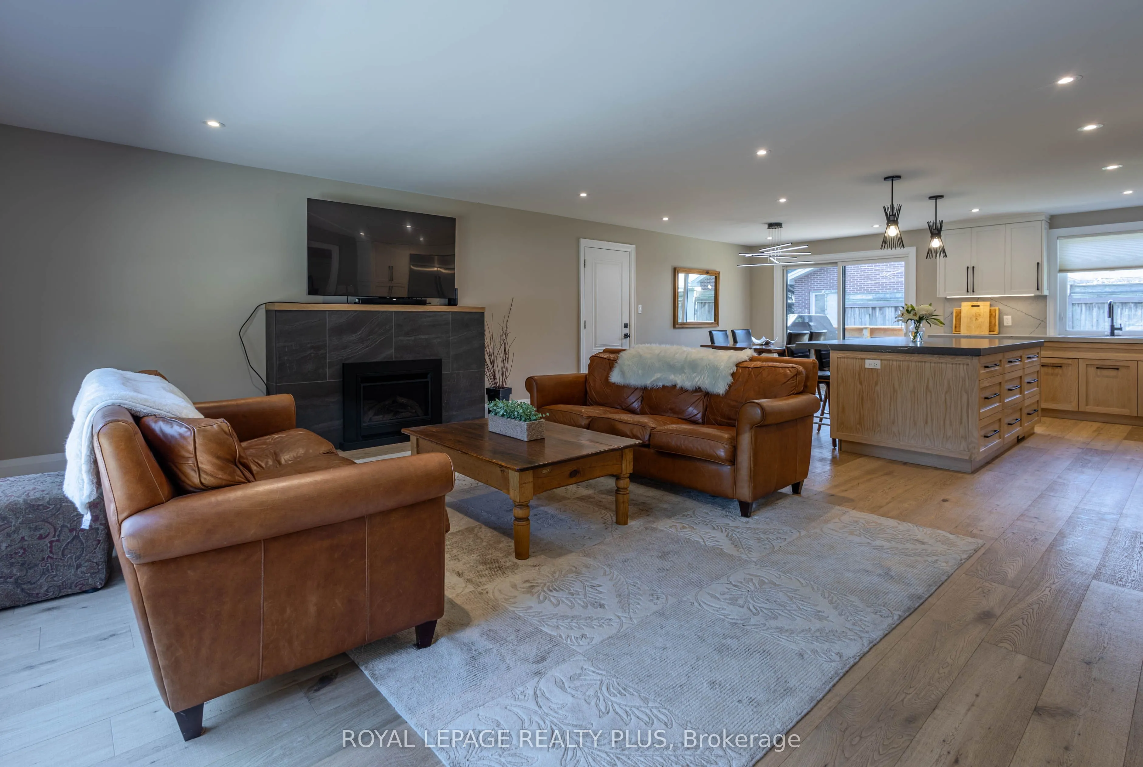 884 Eagle Drive