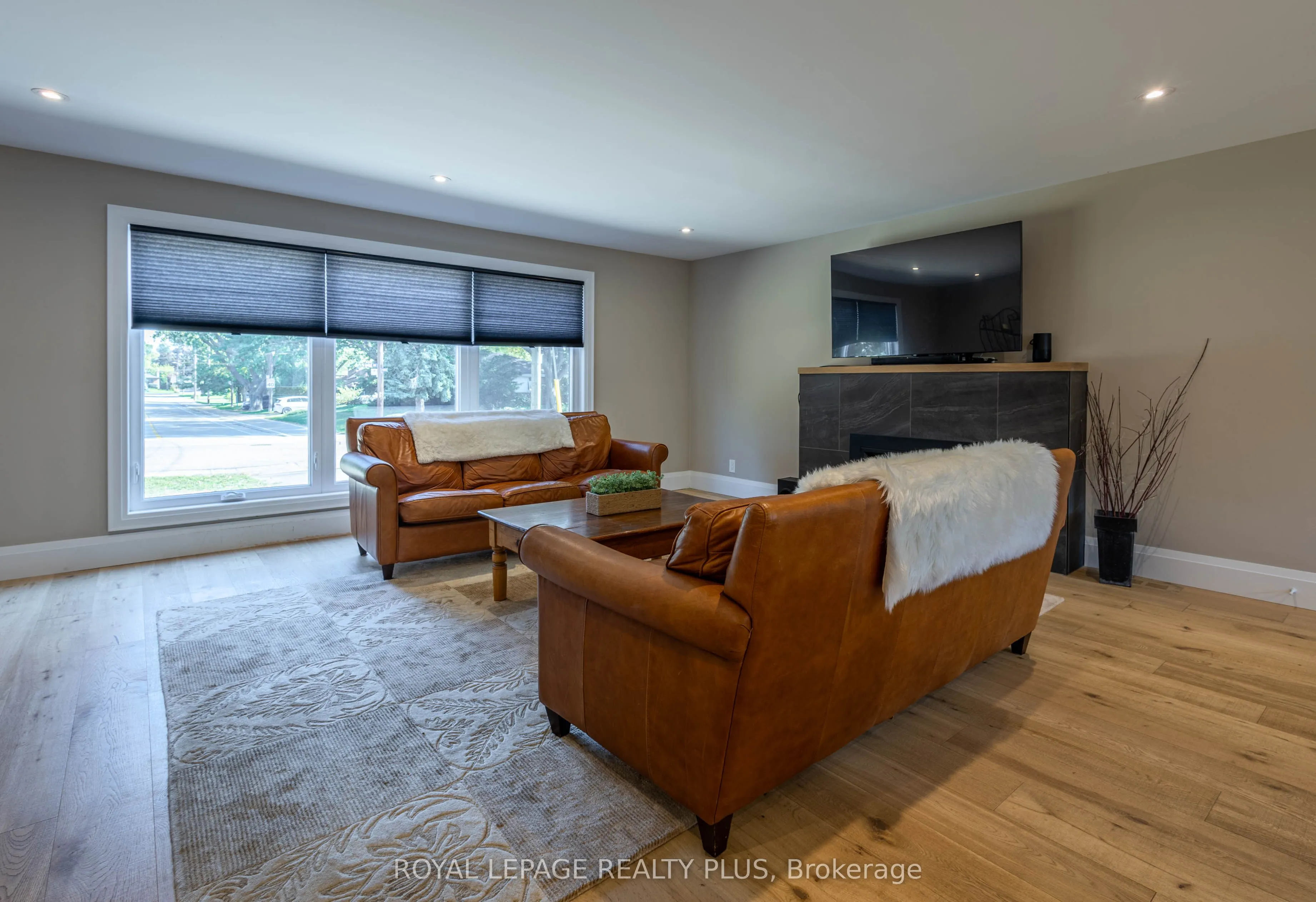 884 Eagle Drive