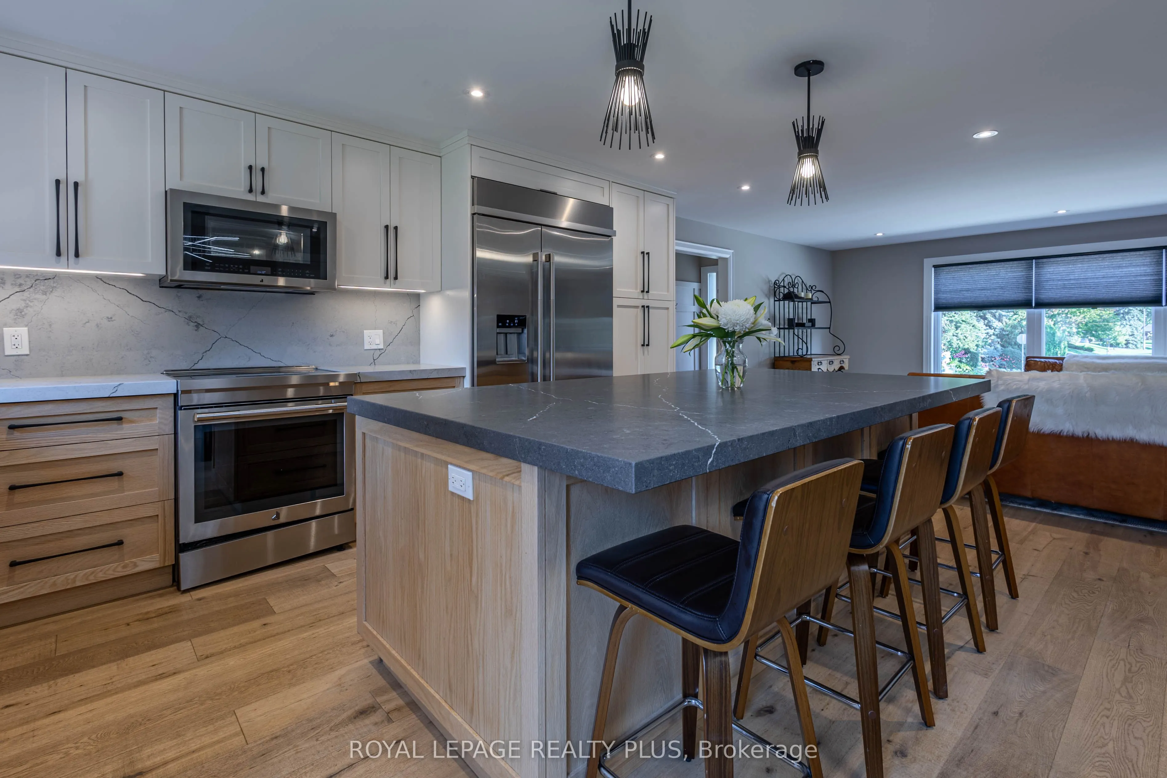 884 Eagle Drive