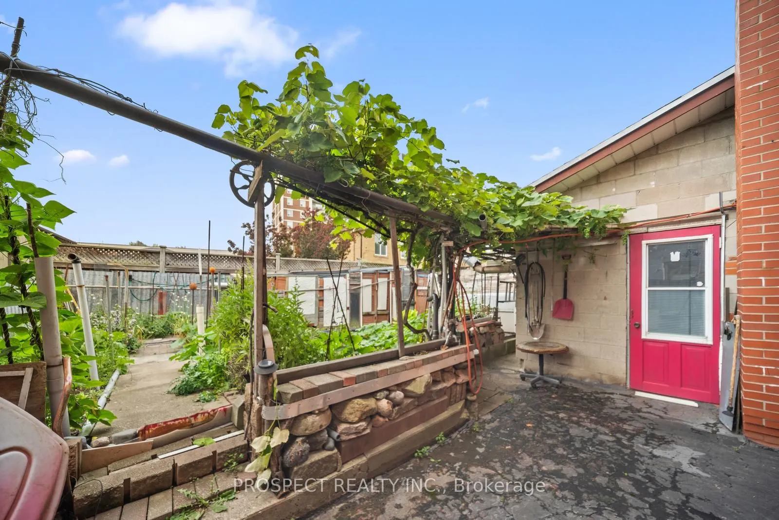 8 Sonnet Court