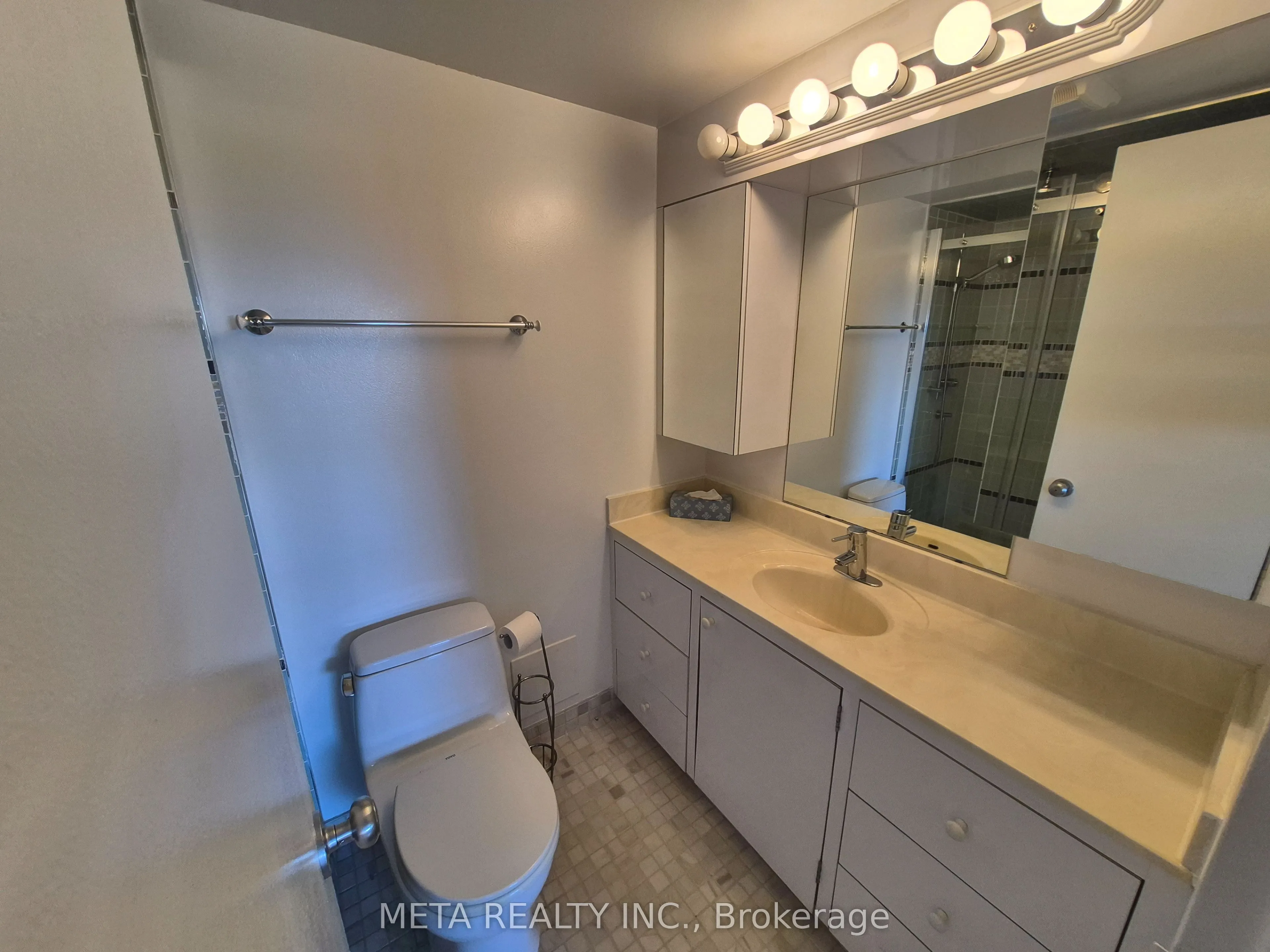 1535 Lakeshore Road E, #910