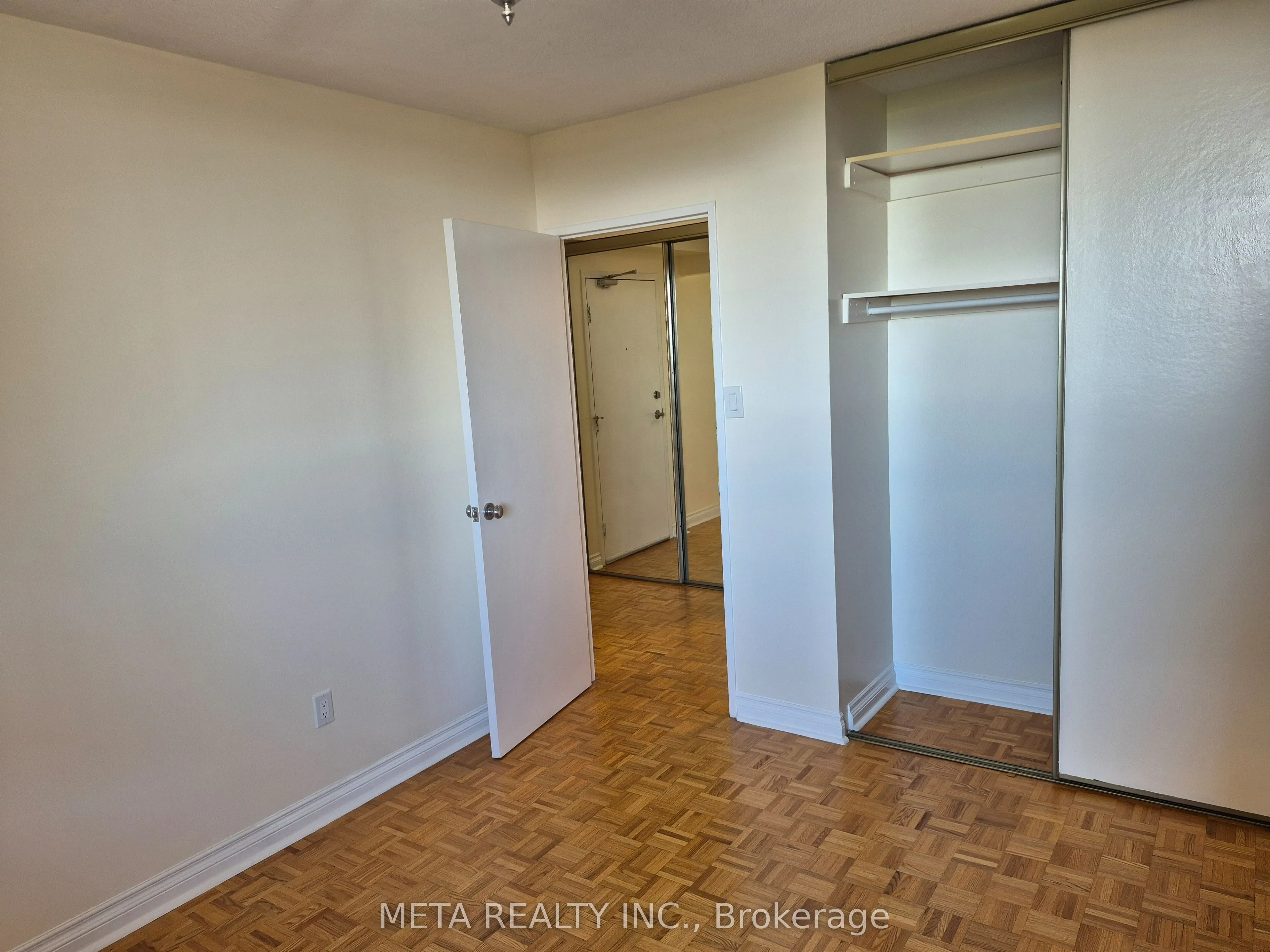 1535 Lakeshore Road E, #910