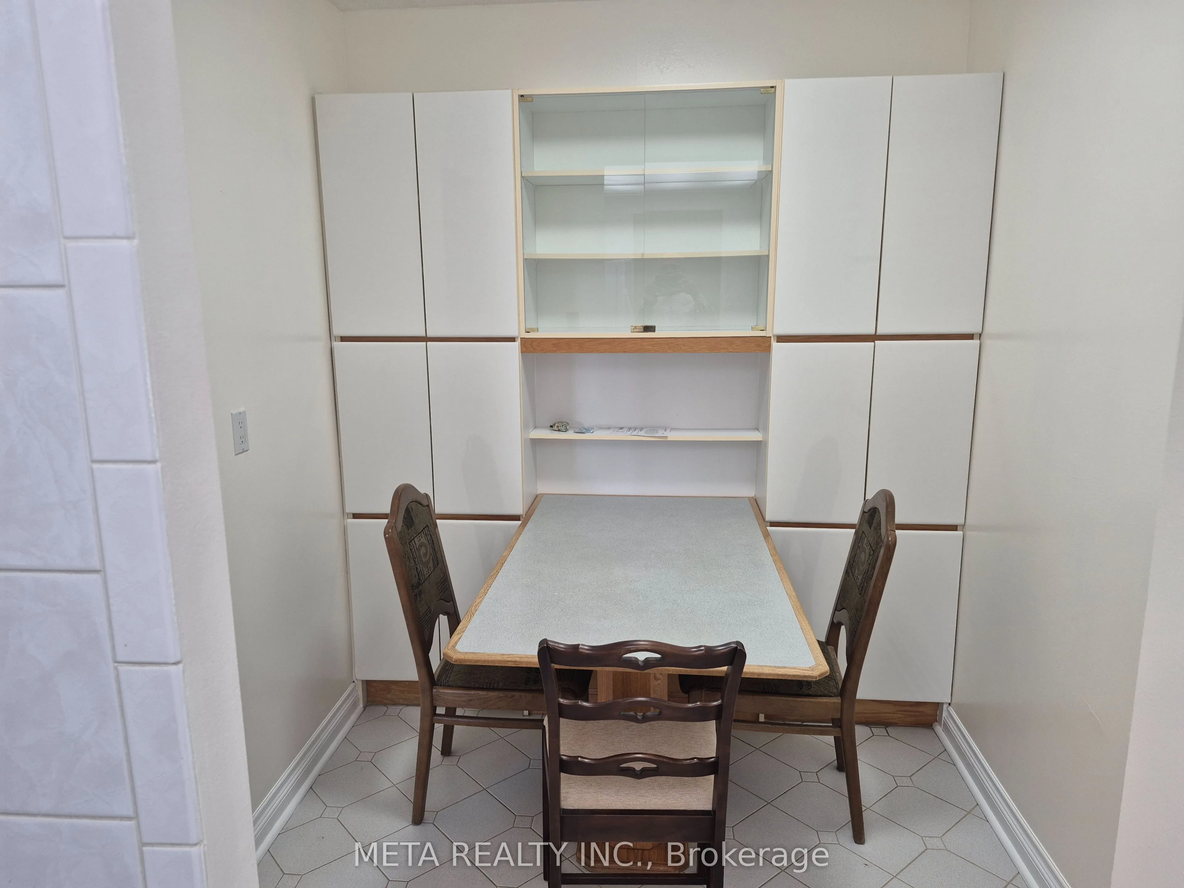 1535 Lakeshore Road E, #910