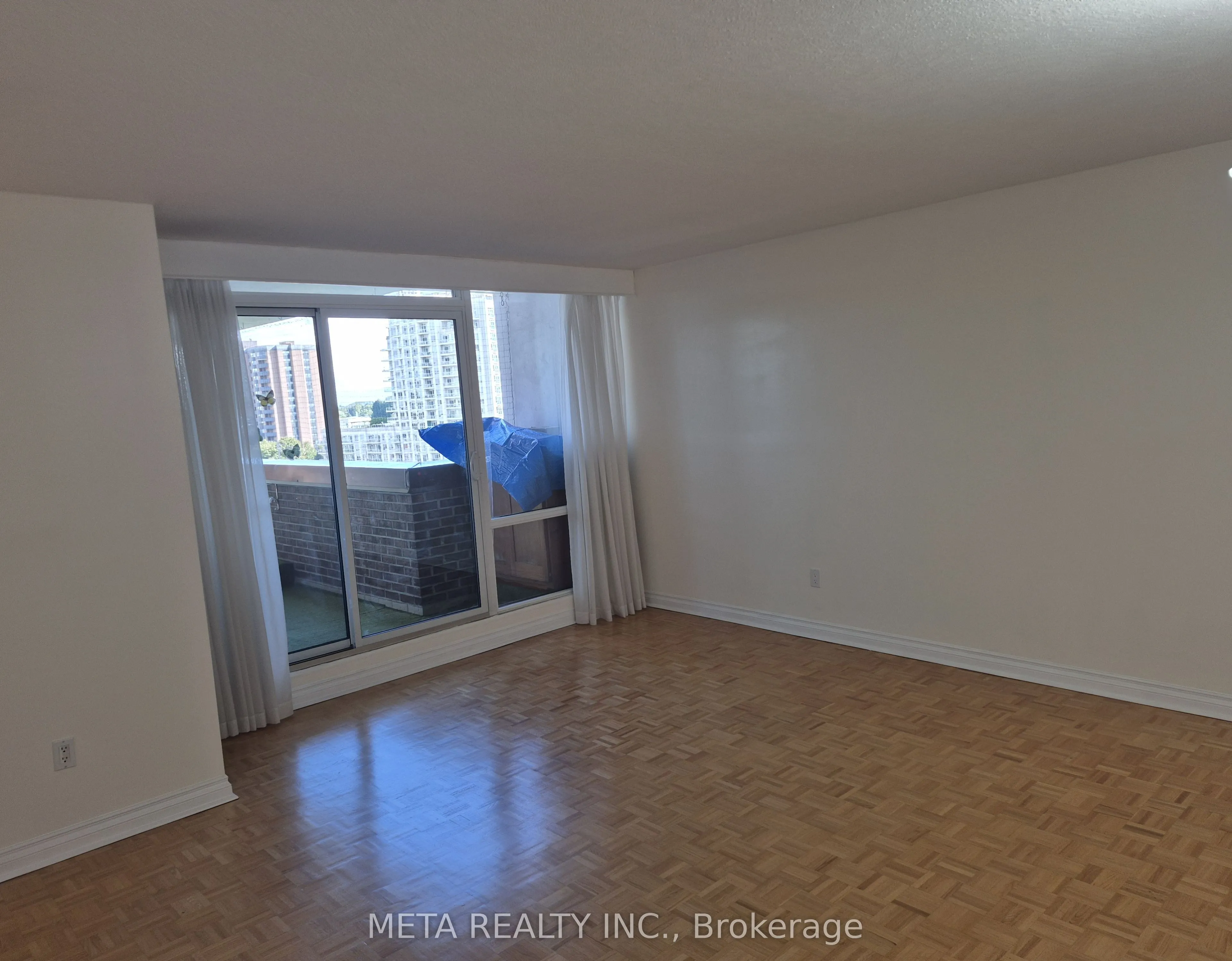1535 Lakeshore Road E, #910
