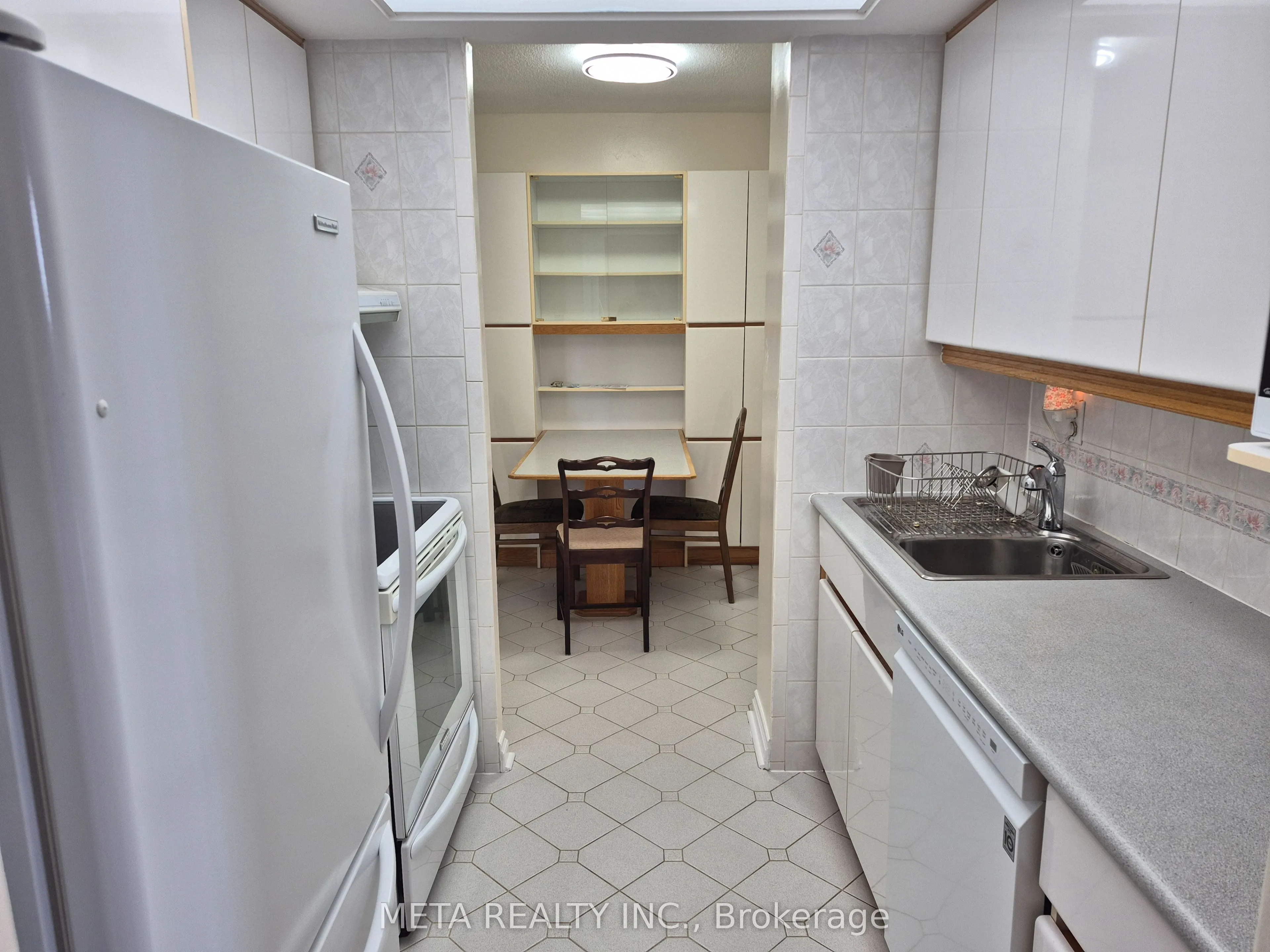 1535 Lakeshore Road E, #910