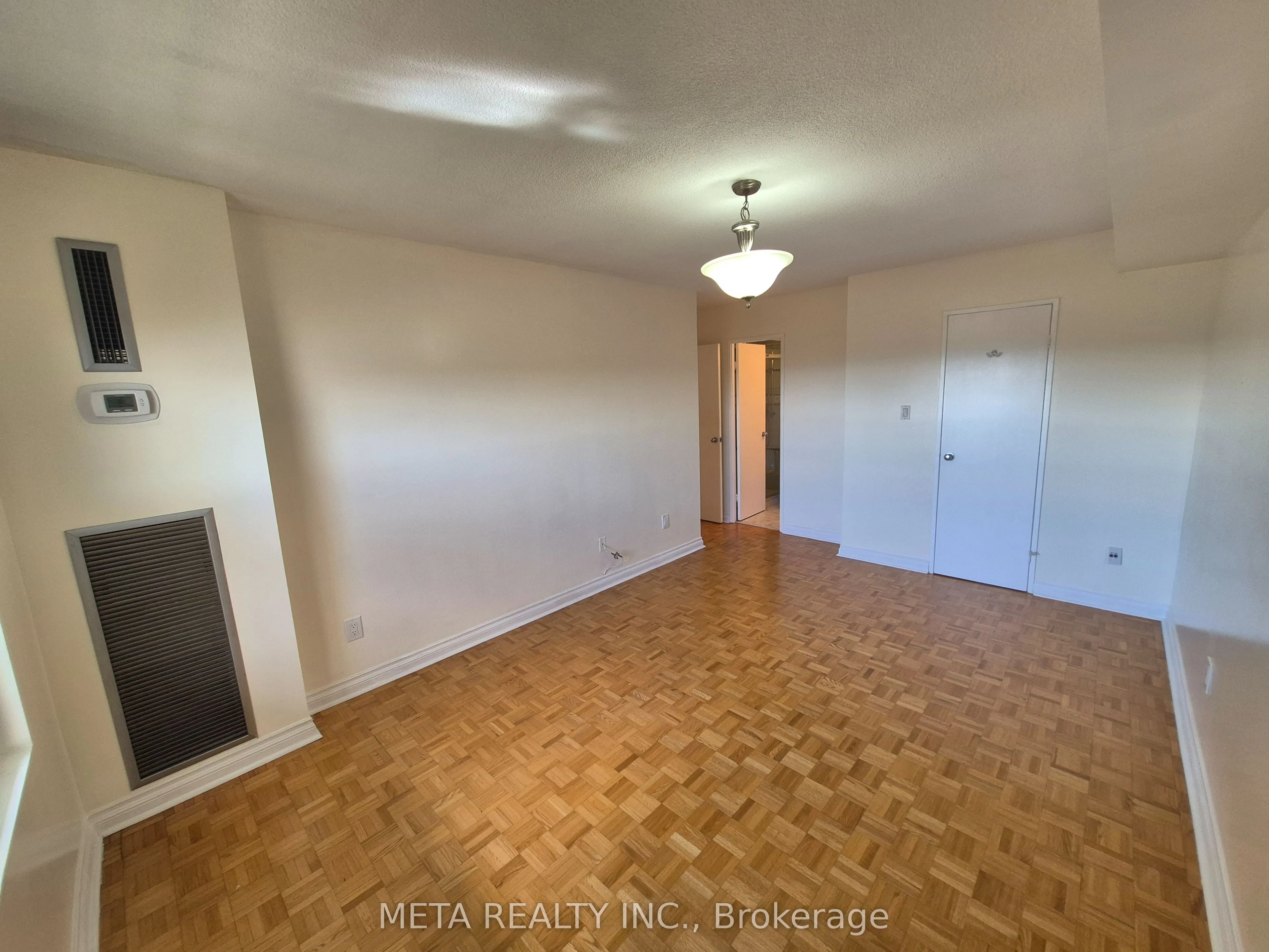 1535 Lakeshore Road E, #910