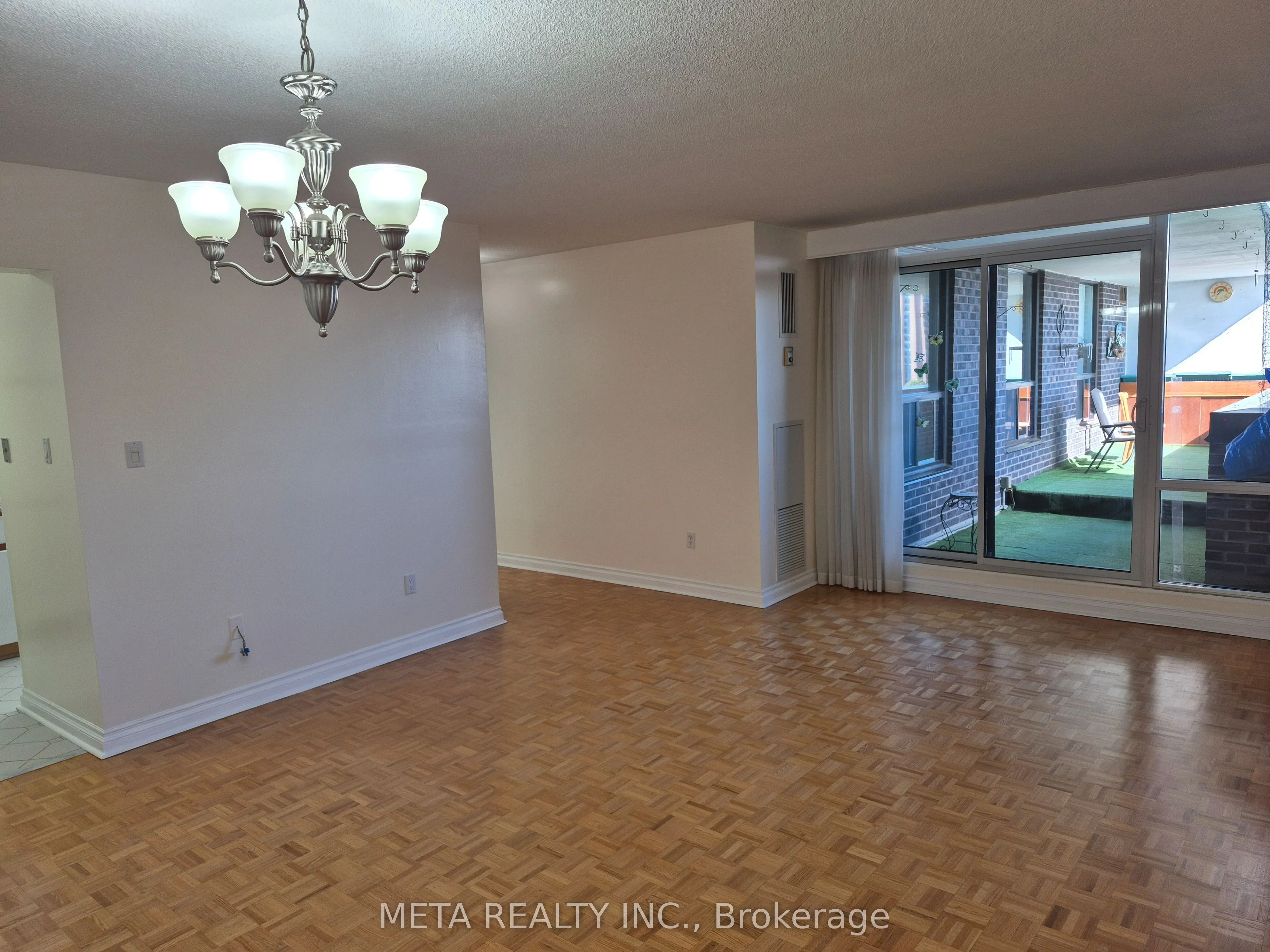 1535 Lakeshore Road E, #910