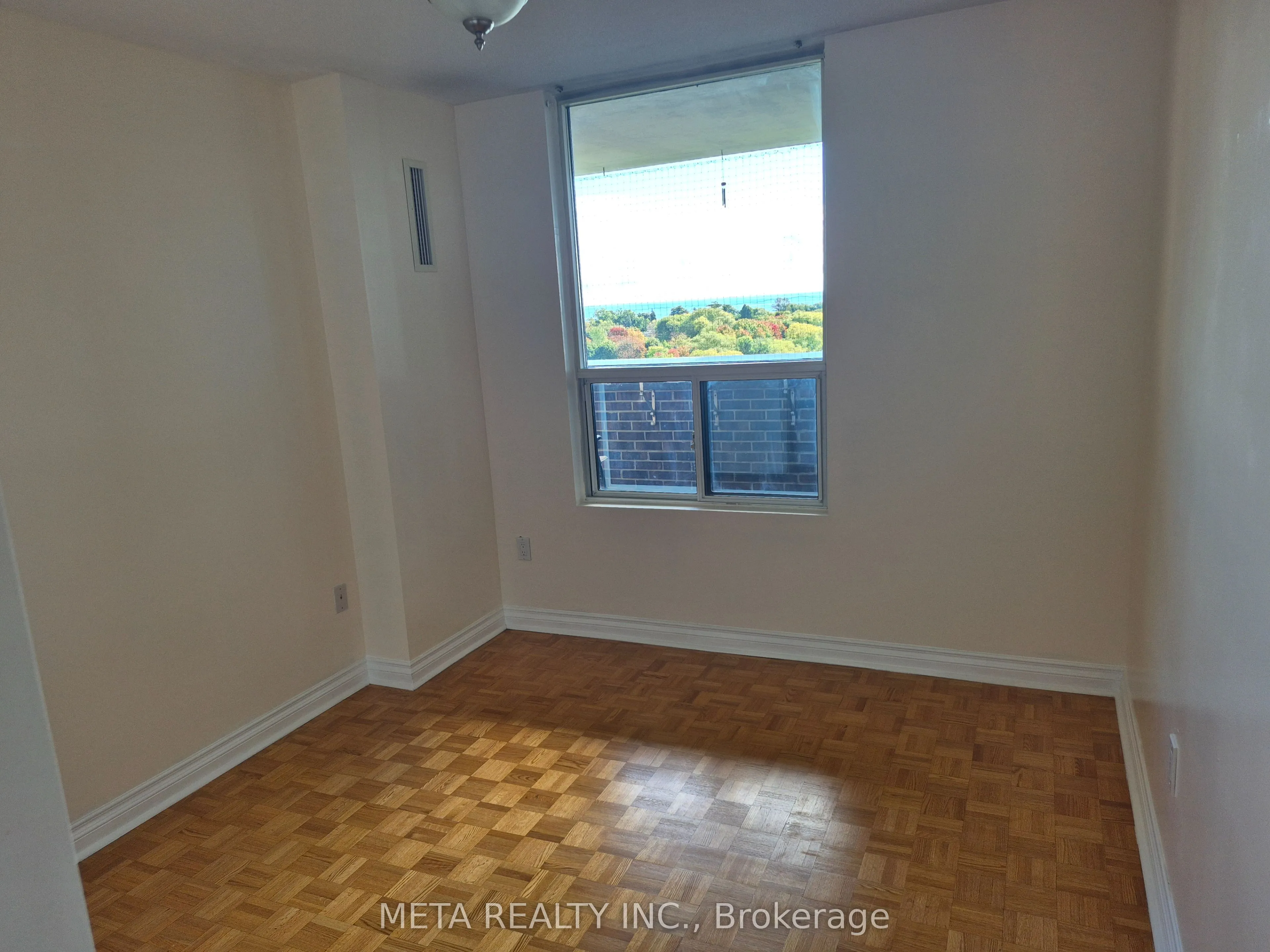 1535 Lakeshore Road E, #910