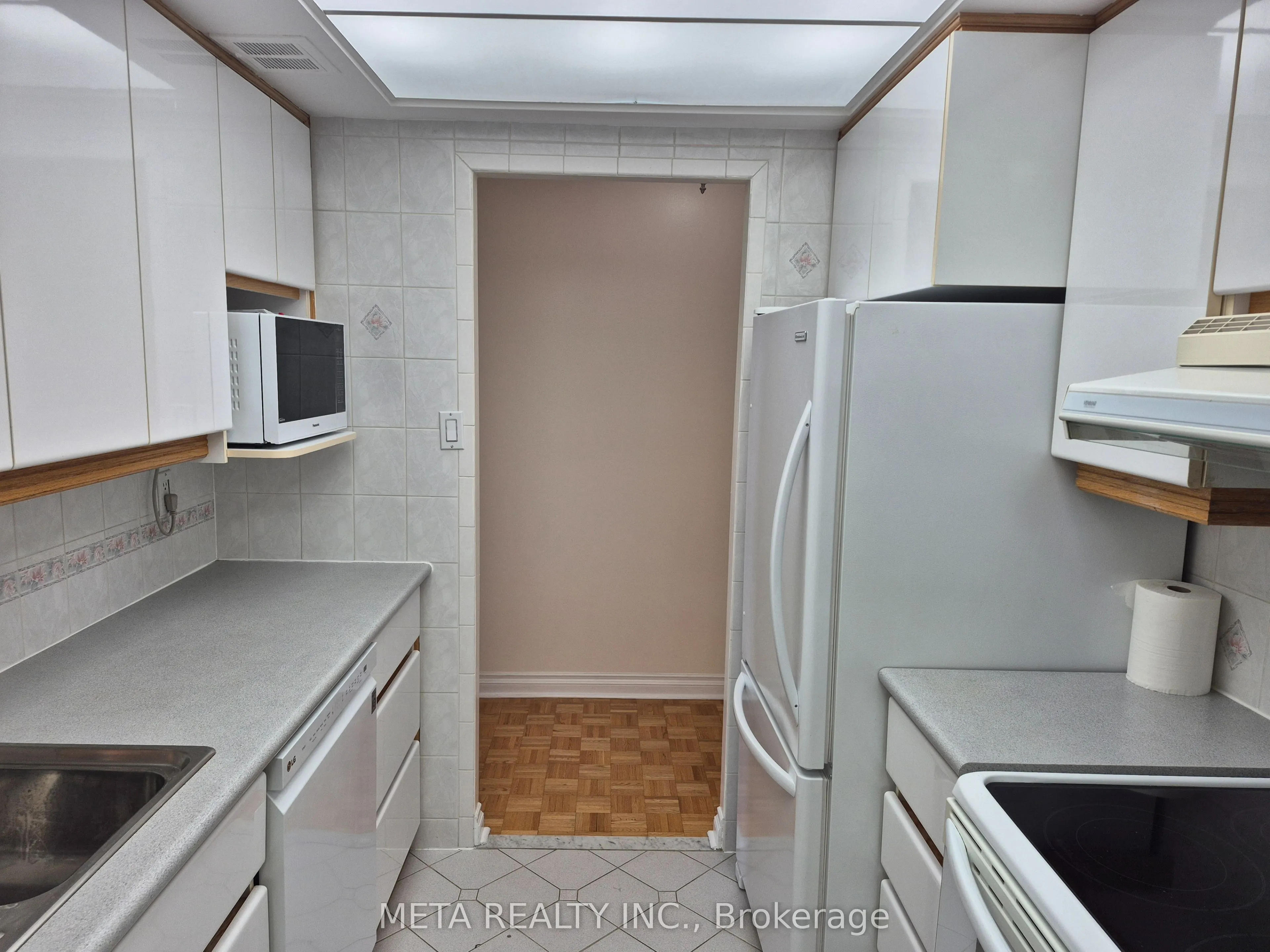 1535 Lakeshore Road E, #910