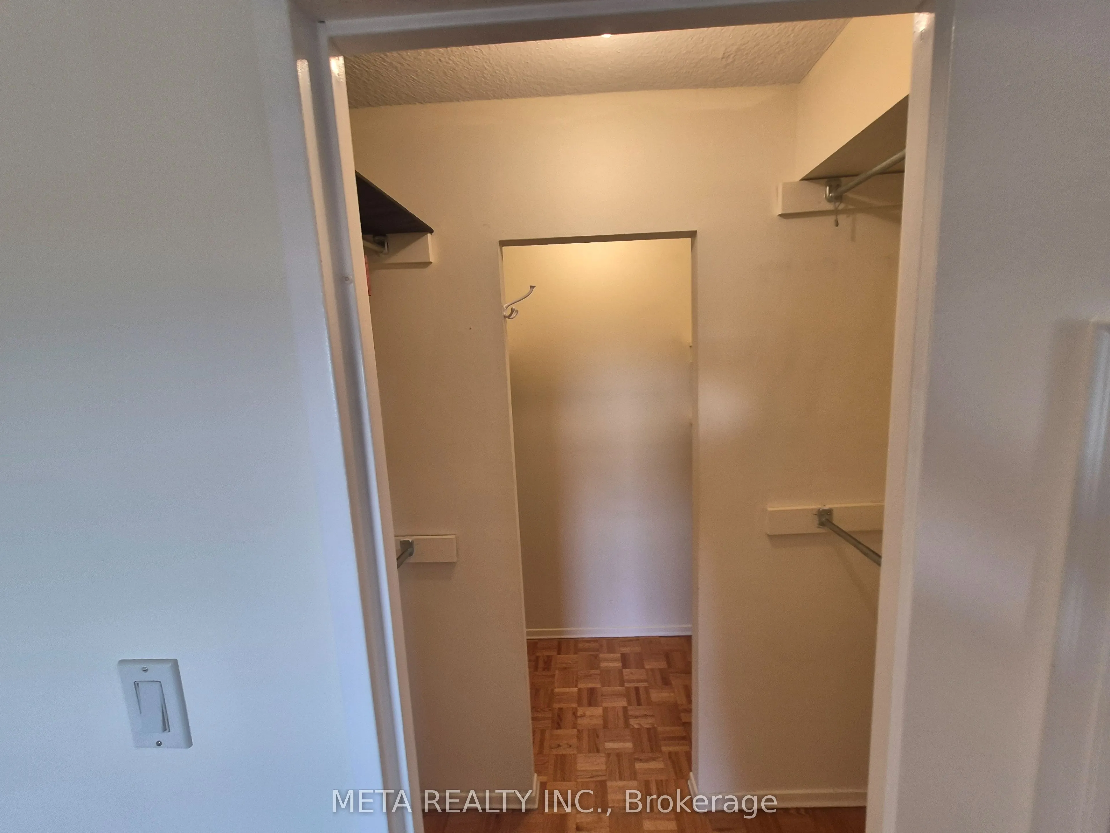 1535 Lakeshore Road E, #910