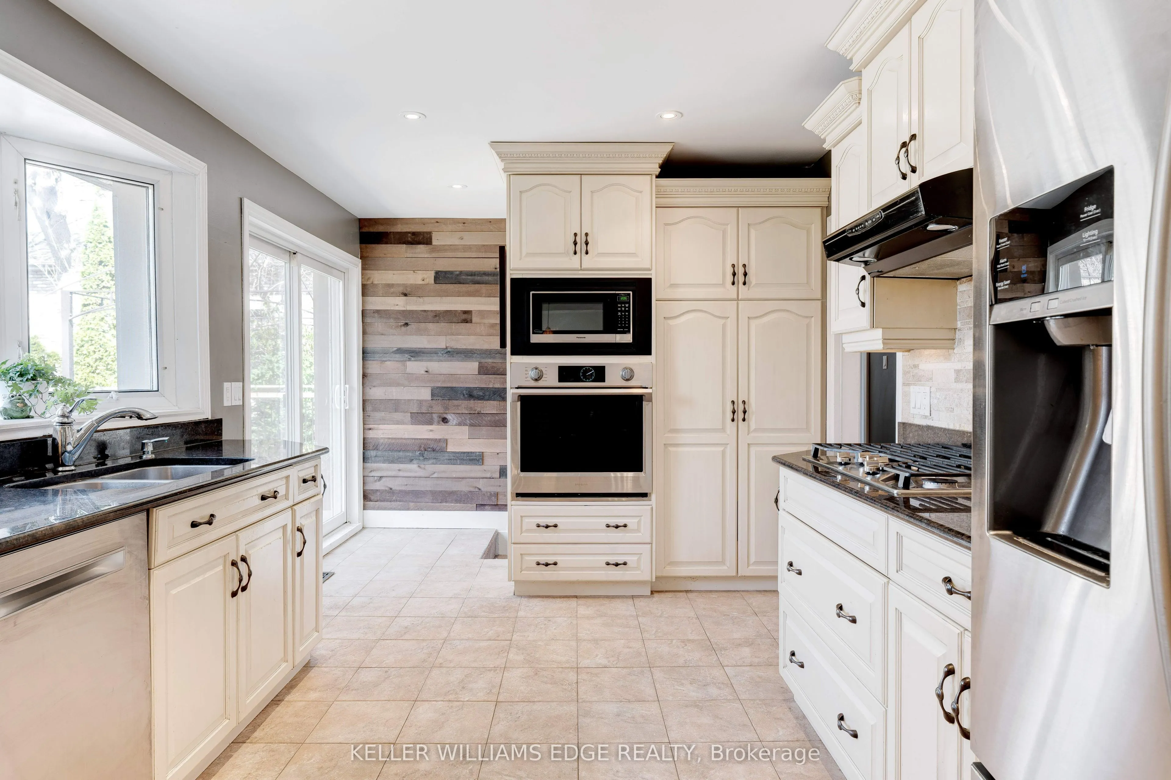 4391 Lakeshore Road