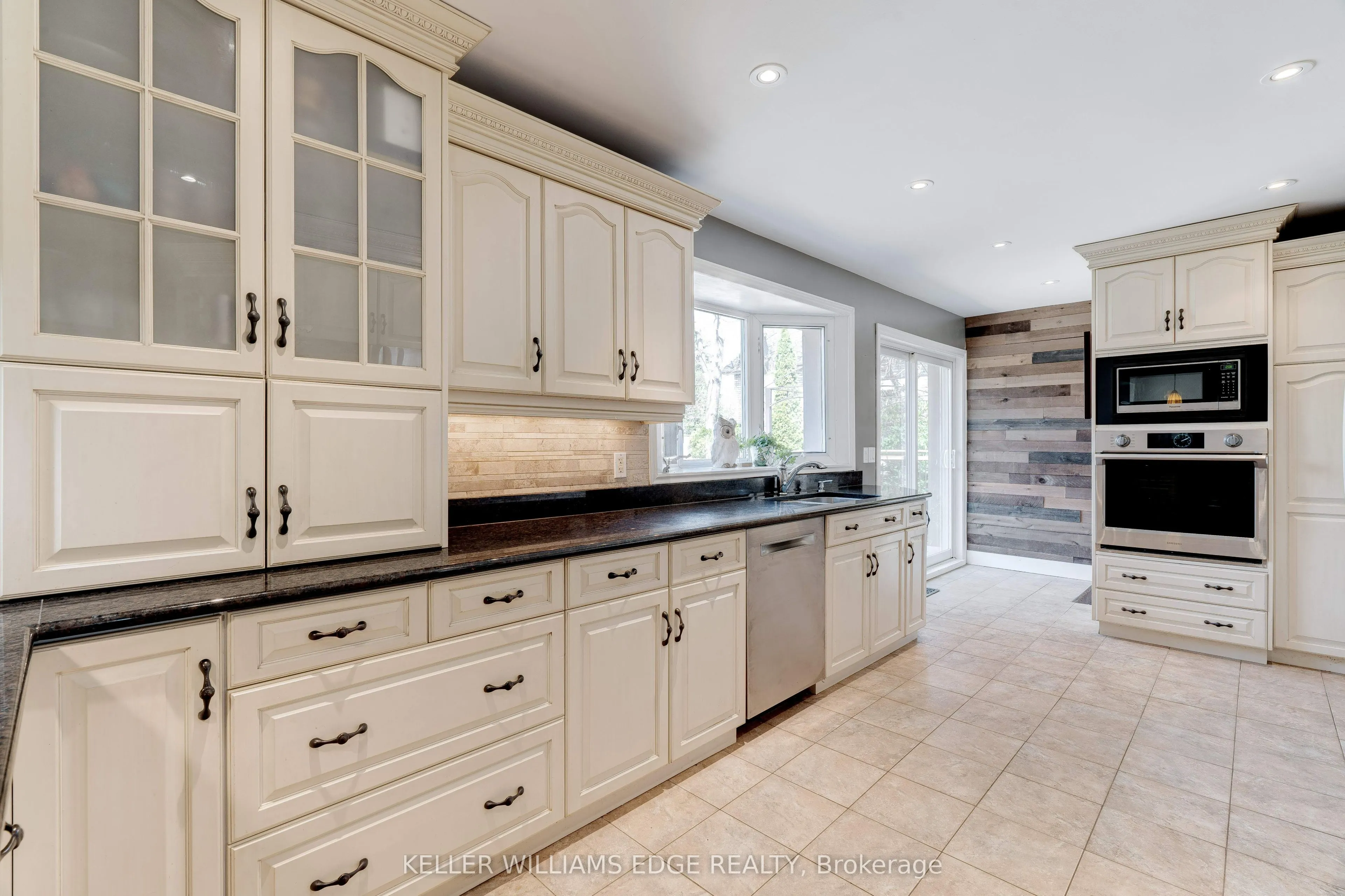 4391 Lakeshore Road