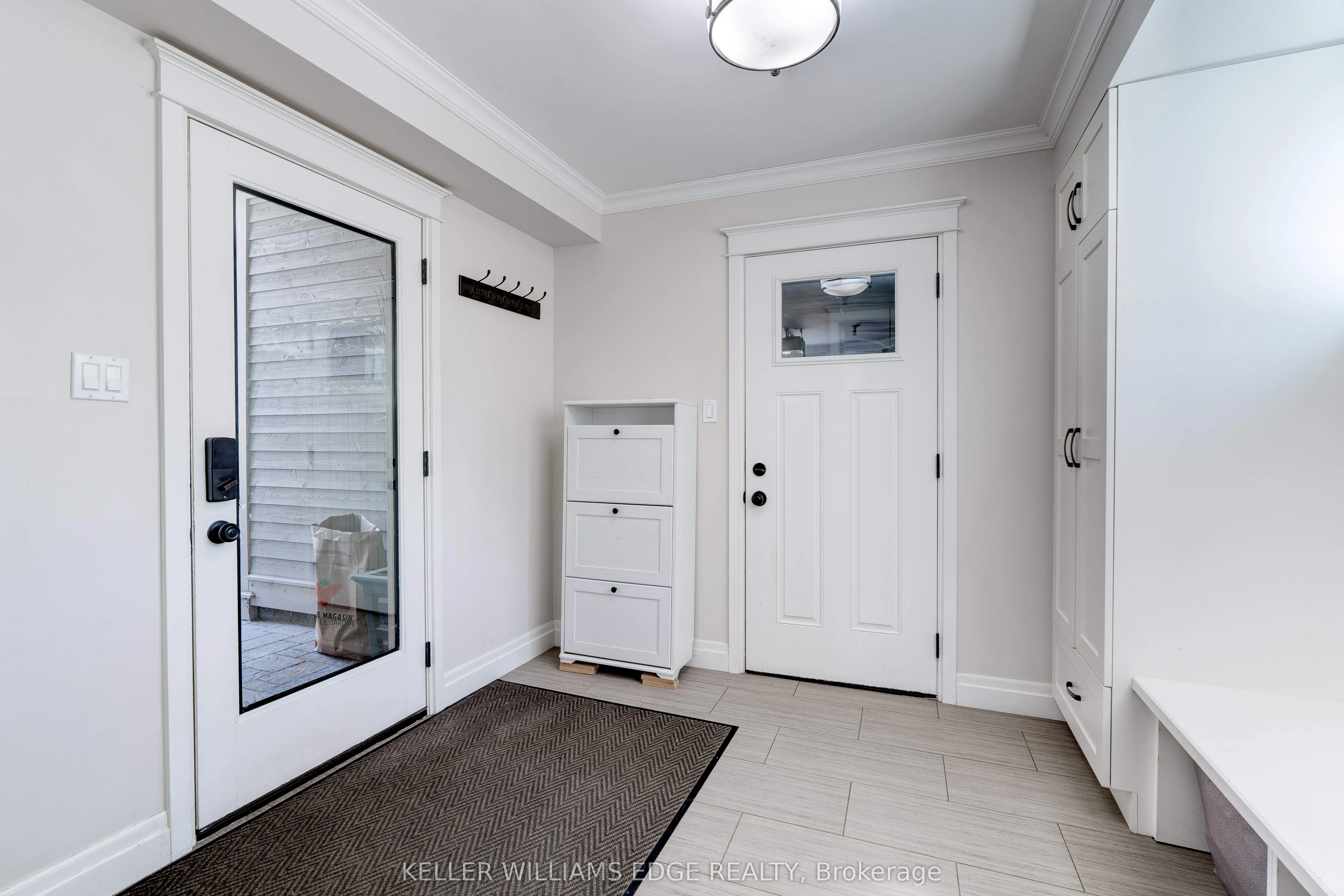 4391 Lakeshore Road