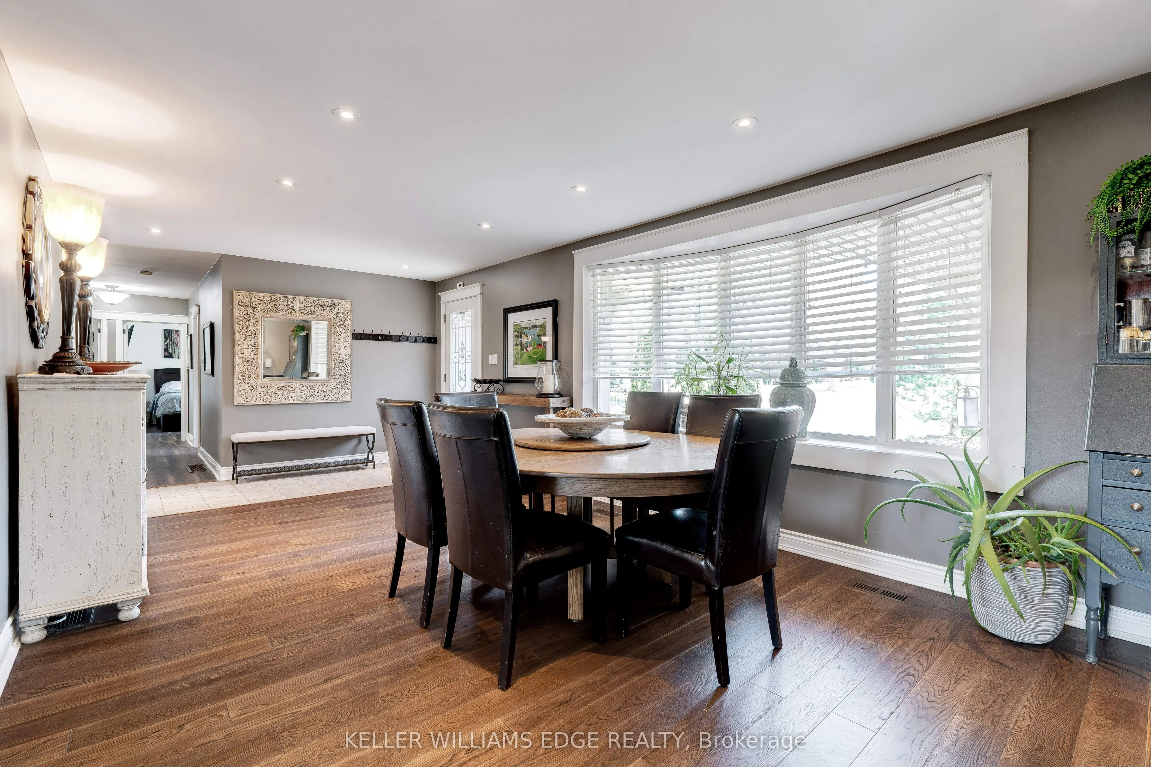 4391 Lakeshore Road