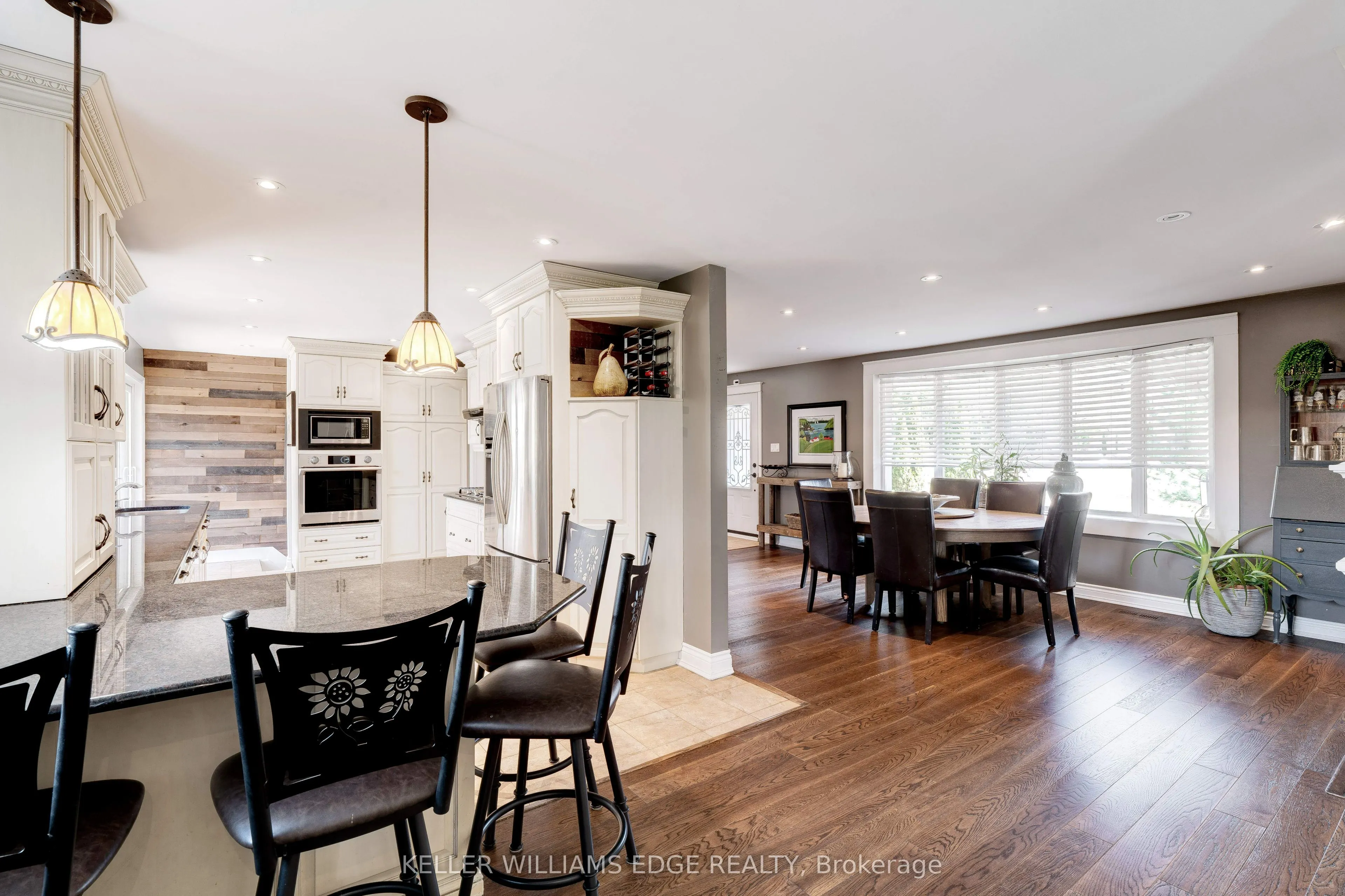 4391 Lakeshore Road