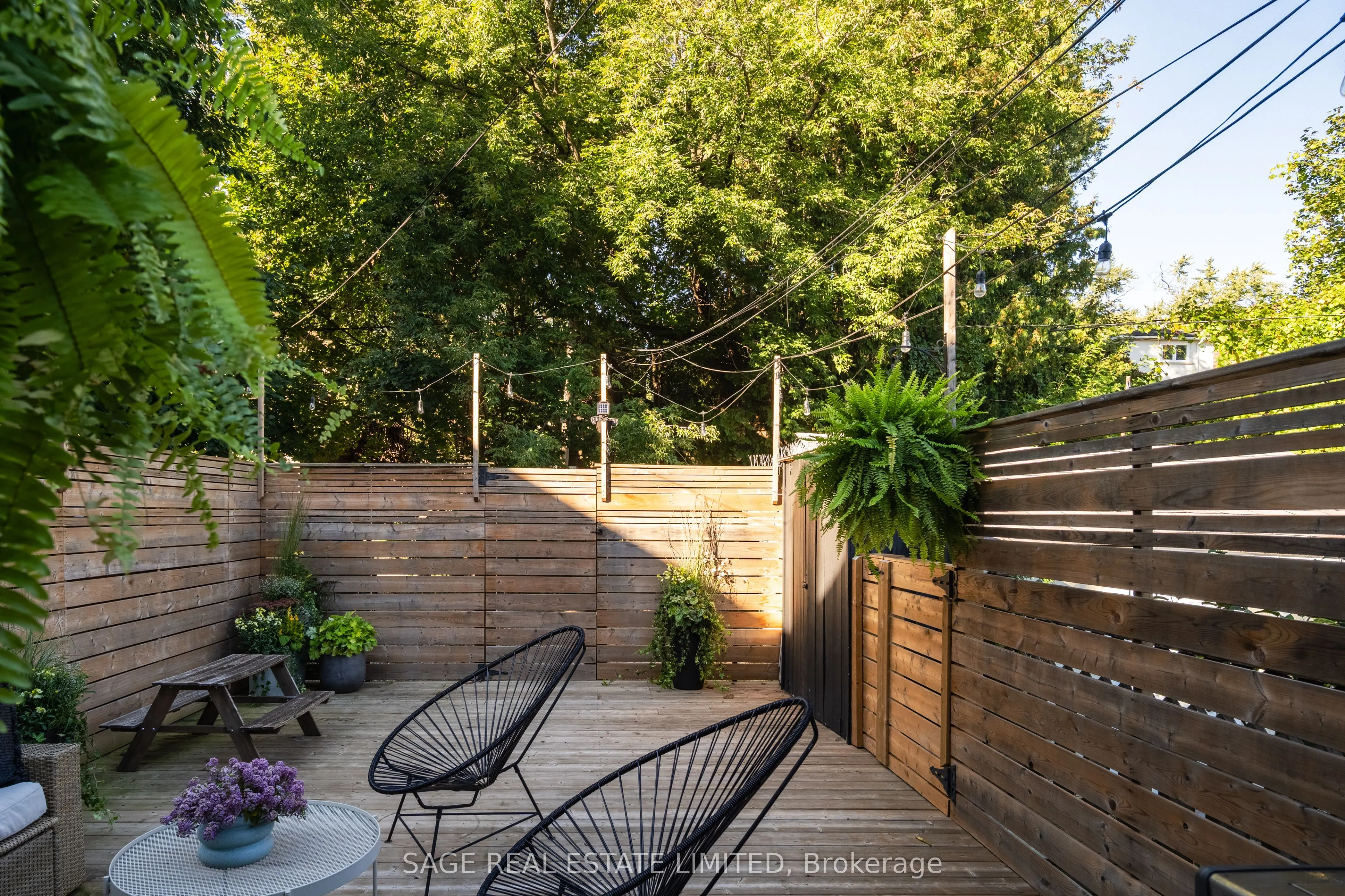 70 Medland Crescent