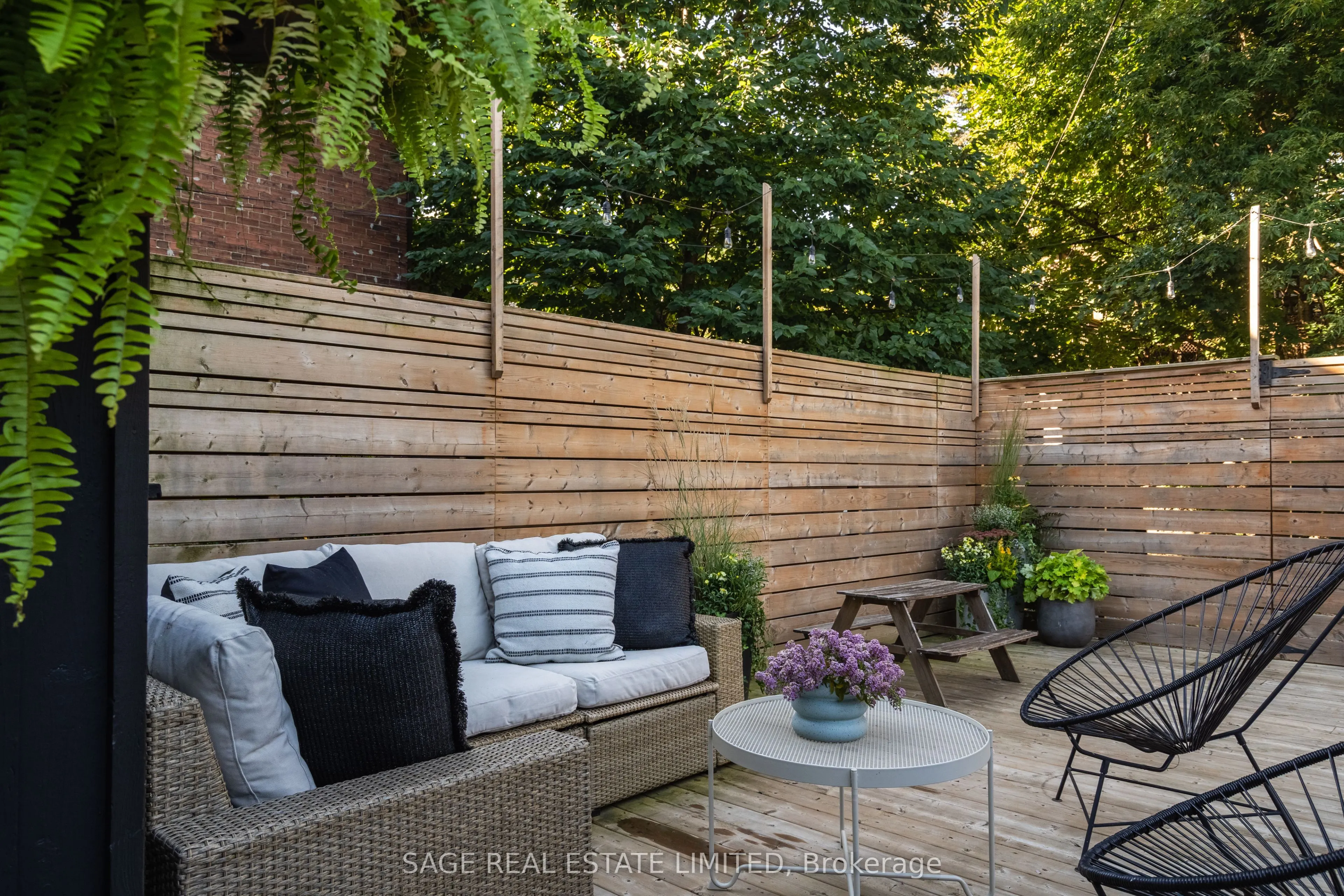 70 Medland Crescent