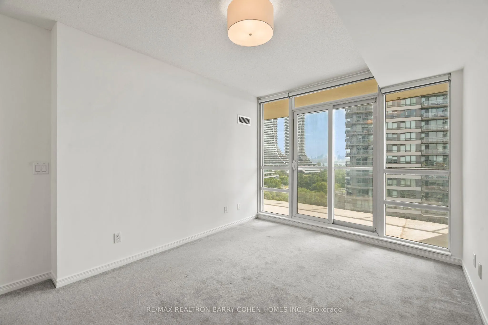 15 Legion Road, #806