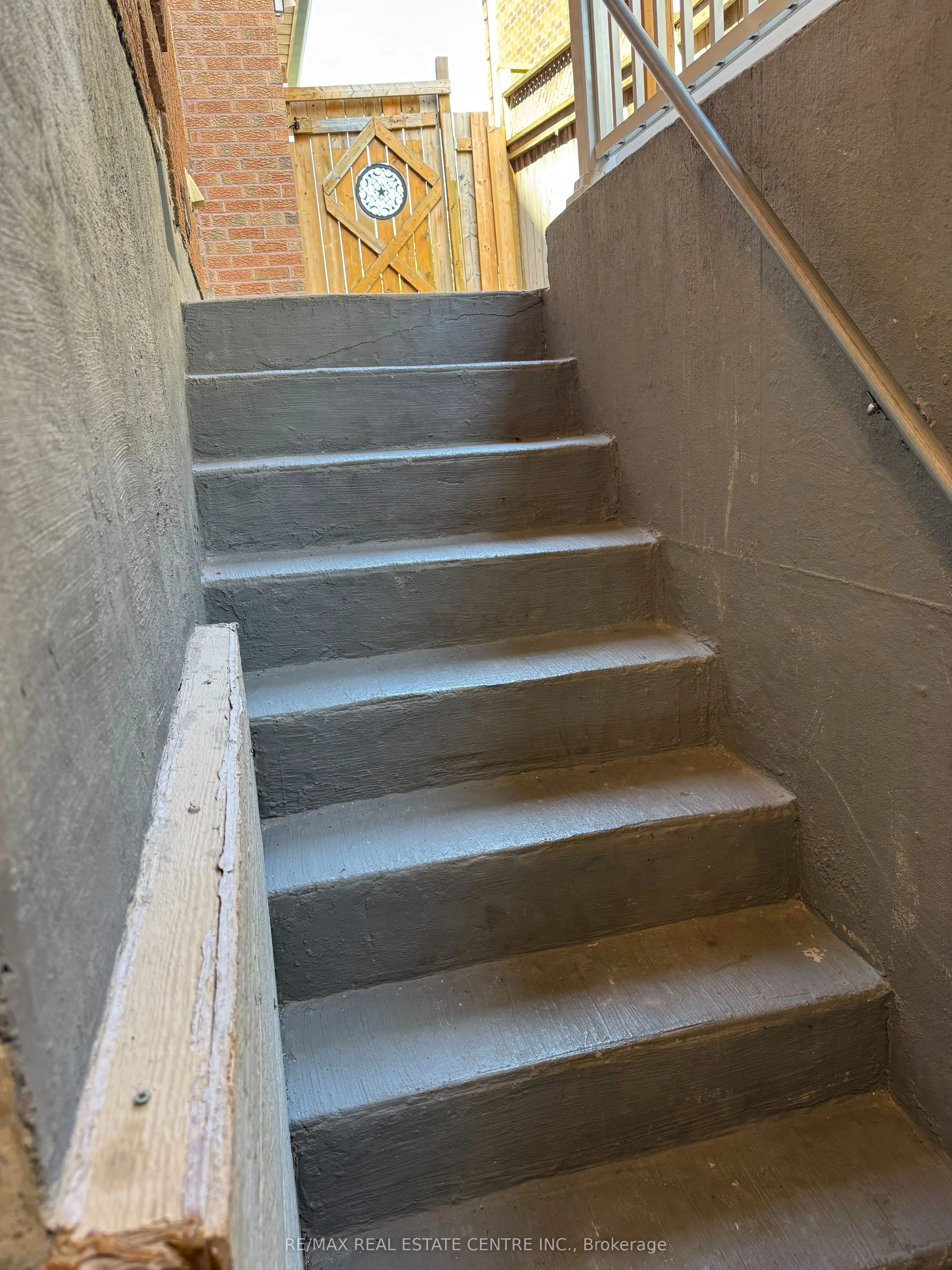 6 Laidlaw Avenue
