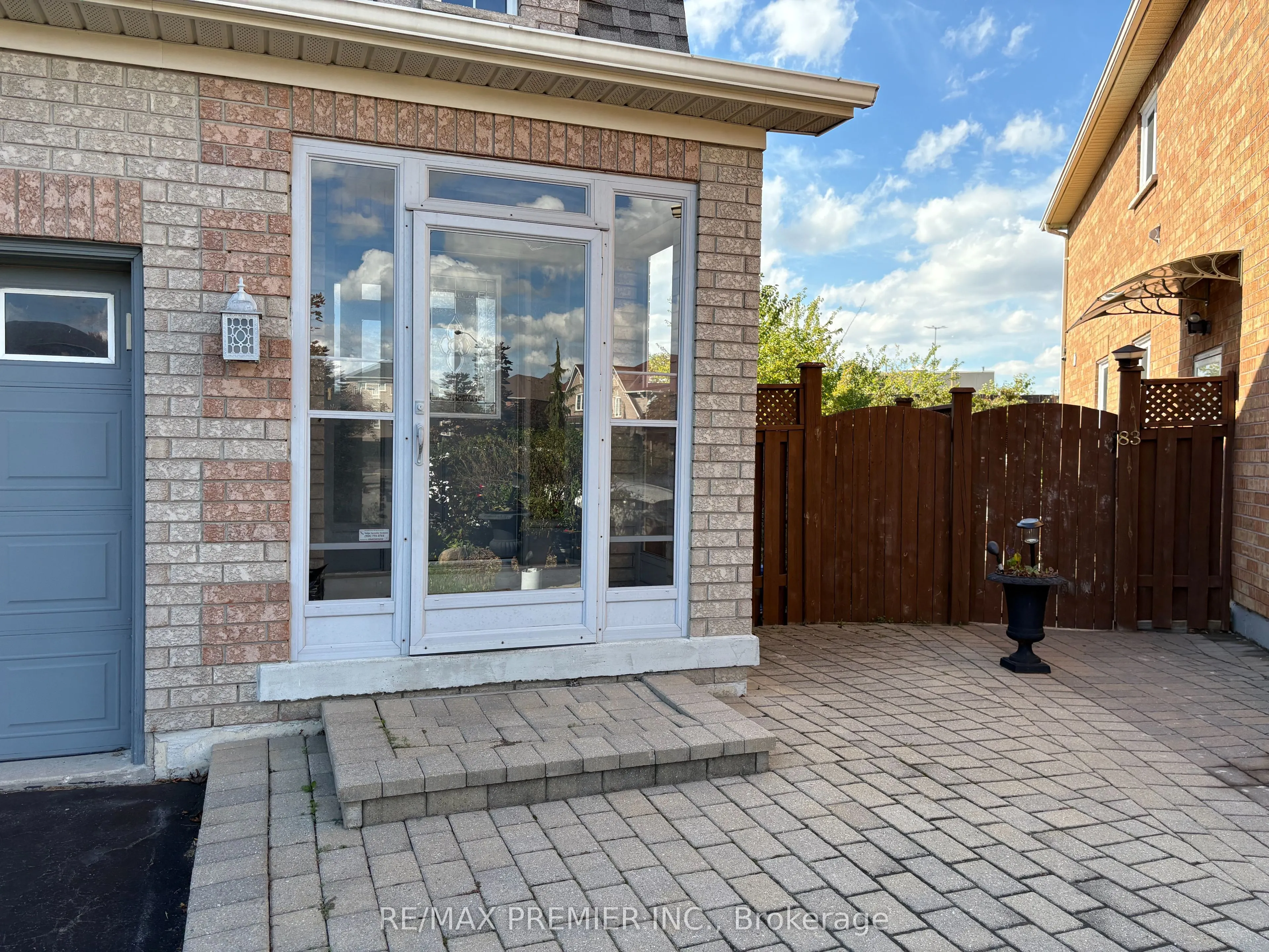 85 Meadow Oak Place