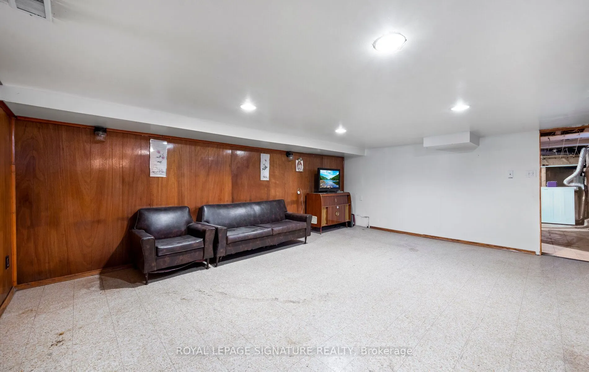 69 Chambers Avenue